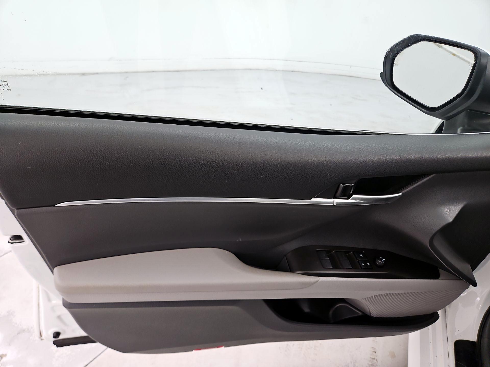 Thumbnail: 2021 Toyota Camry - 12