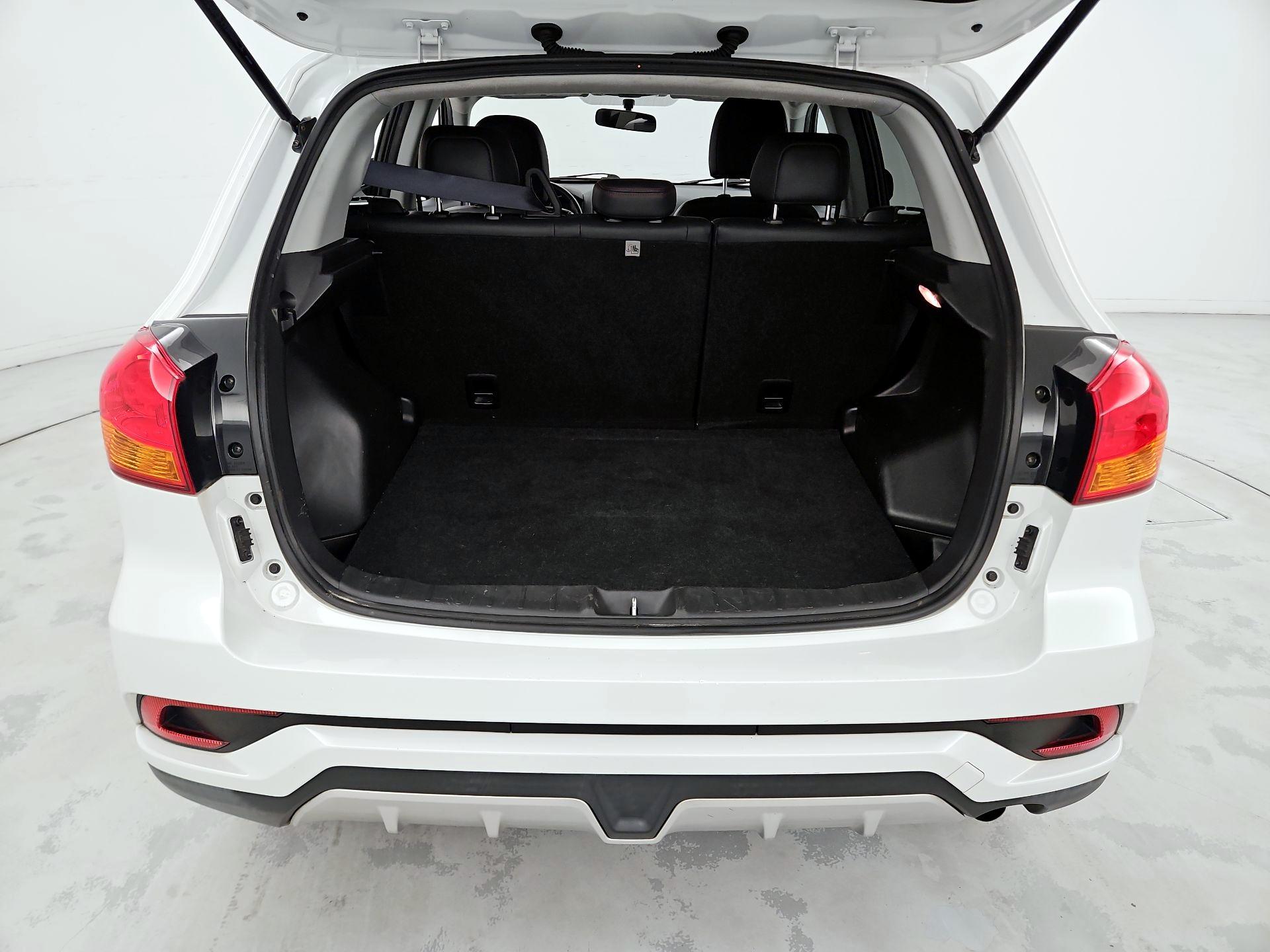 Thumbnail: 2018 Mitsubishi Outlander Sport - 19