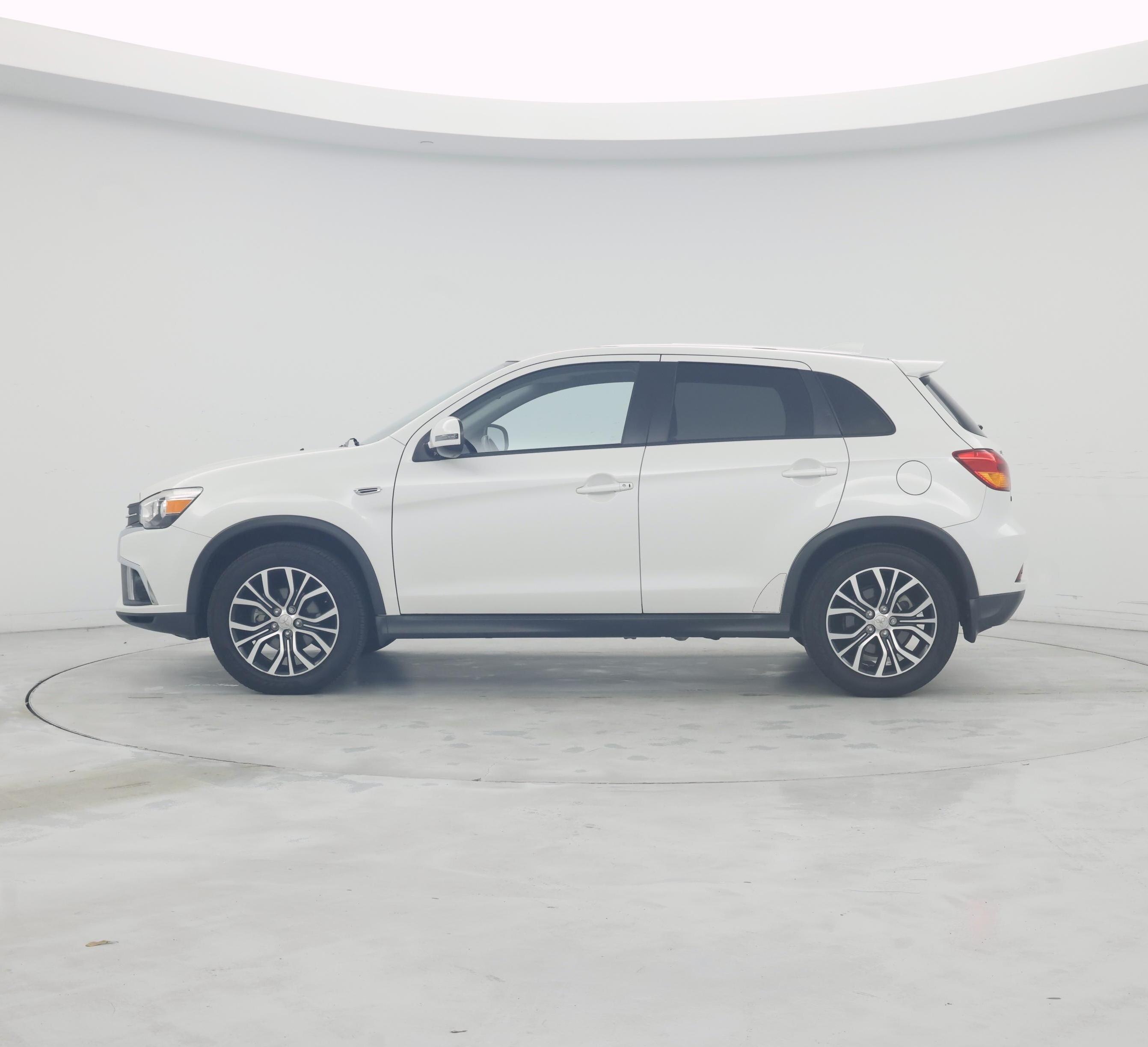 Thumbnail: 2018 Mitsubishi Outlander Sport - 3