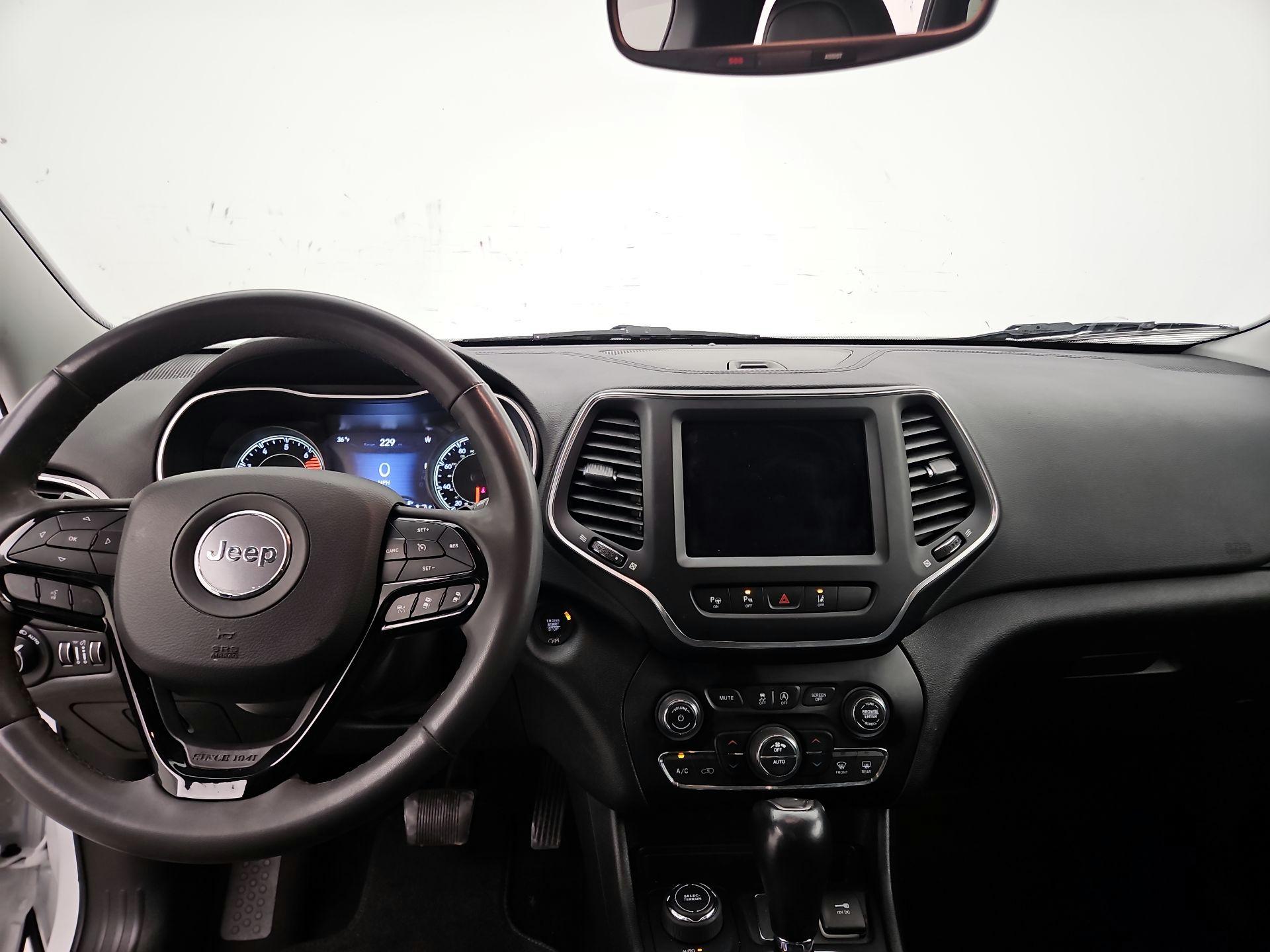 Thumbnail: 2023 Jeep Cherokee - 9