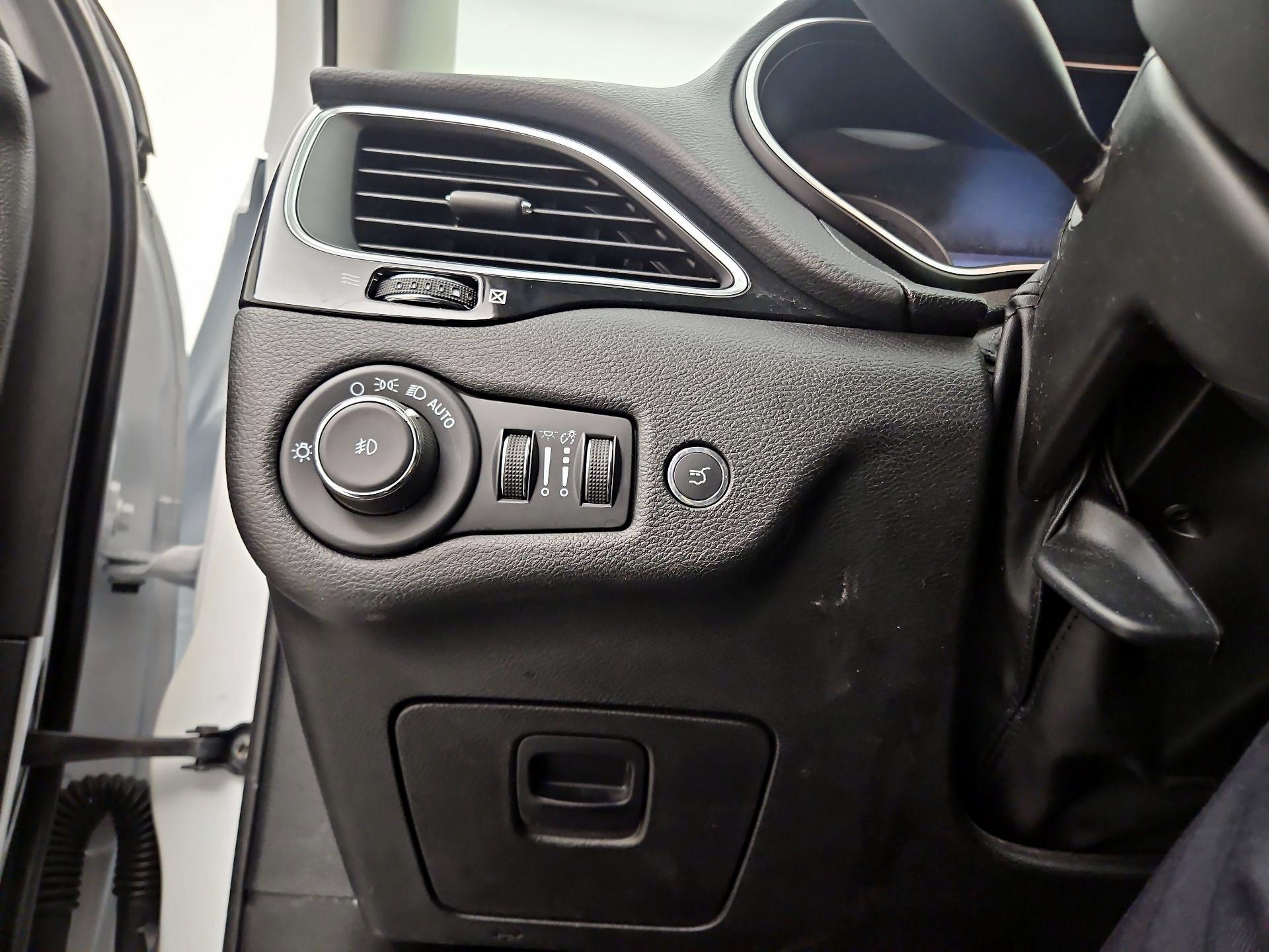 Thumbnail: 2023 Jeep Cherokee - 13