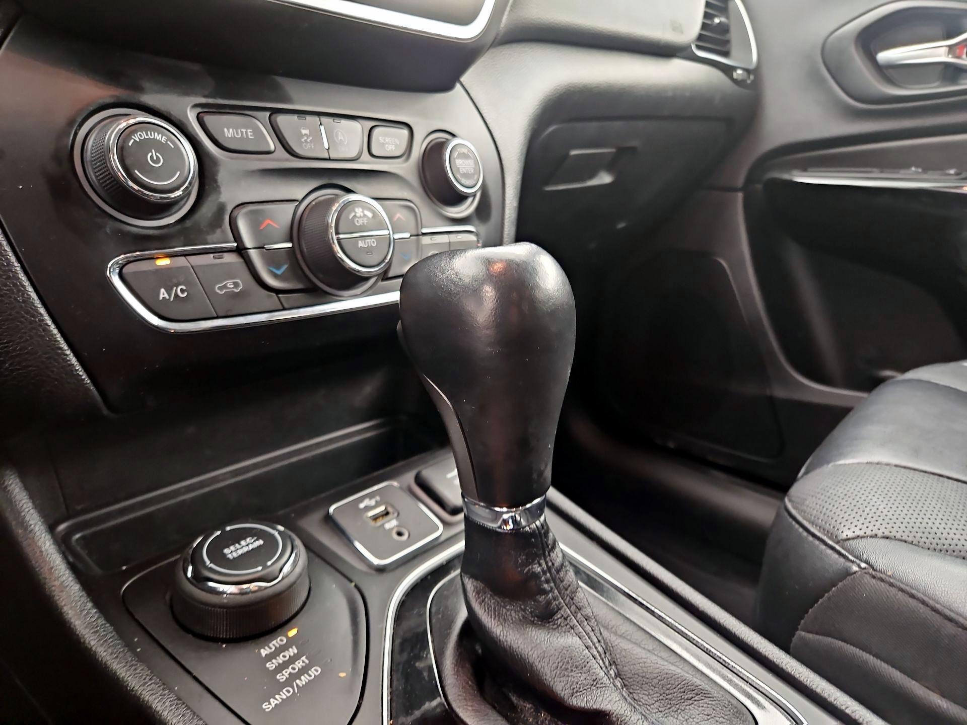 Thumbnail: 2023 Jeep Cherokee - 18