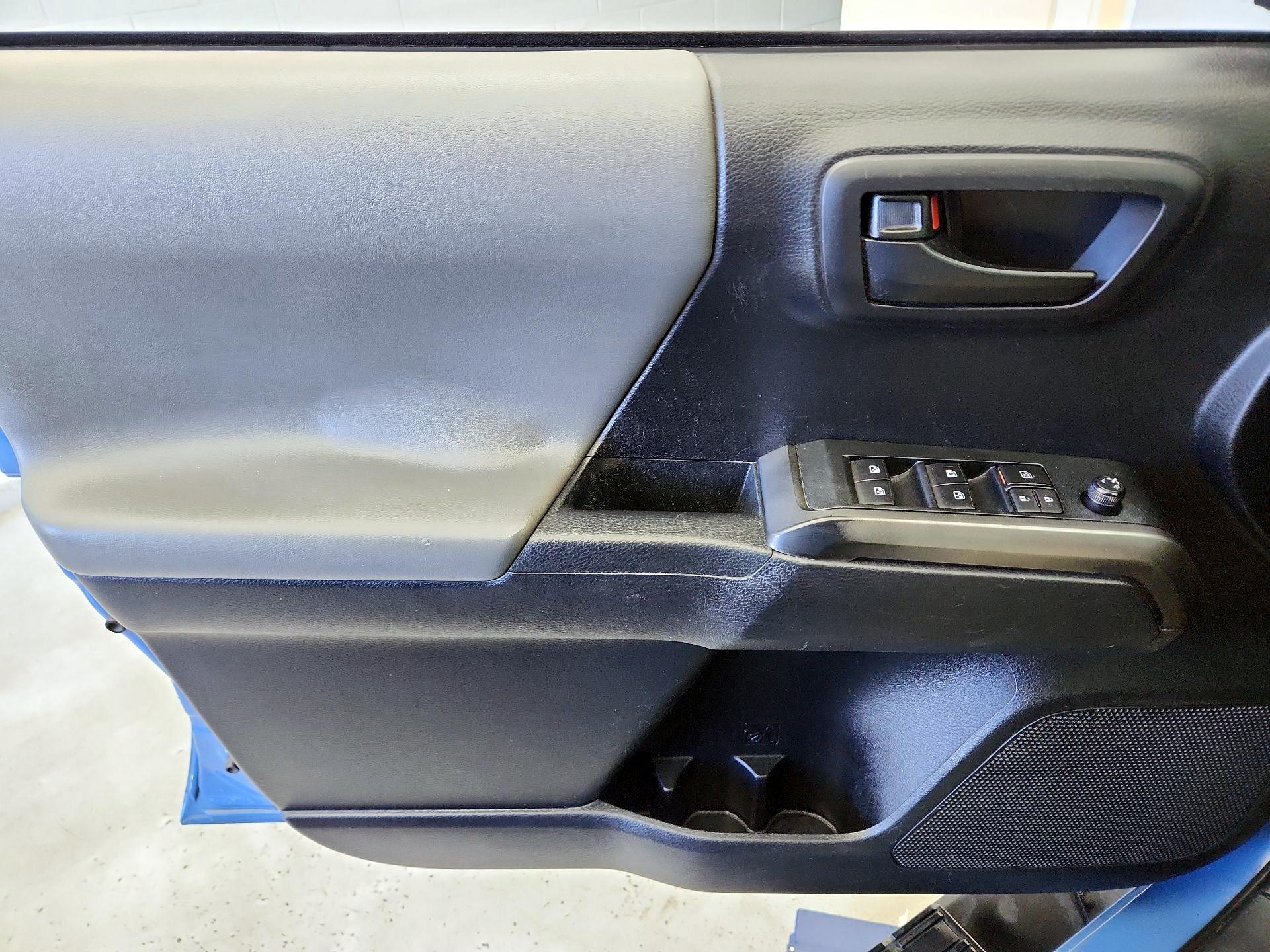 Thumbnail: 2019 Toyota Tacoma - 12