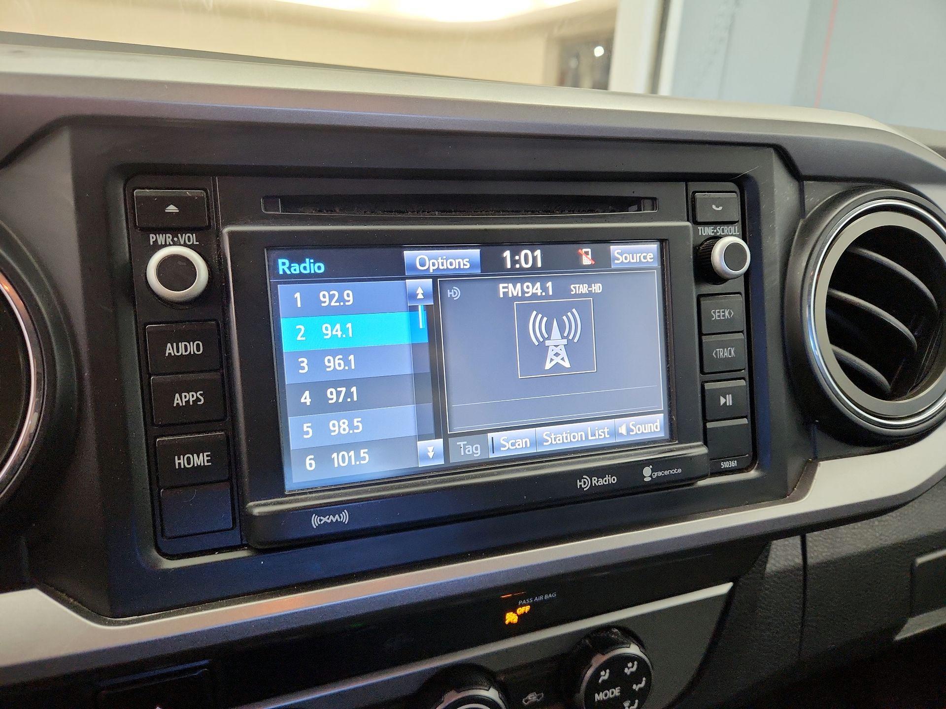 Thumbnail: 2019 Toyota Tacoma - 15