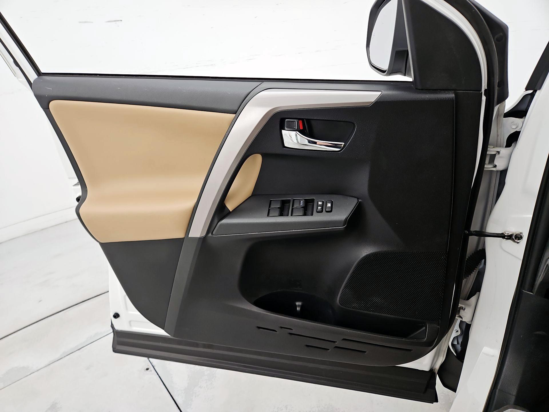 Thumbnail: 2018 Toyota RAV4 - 12