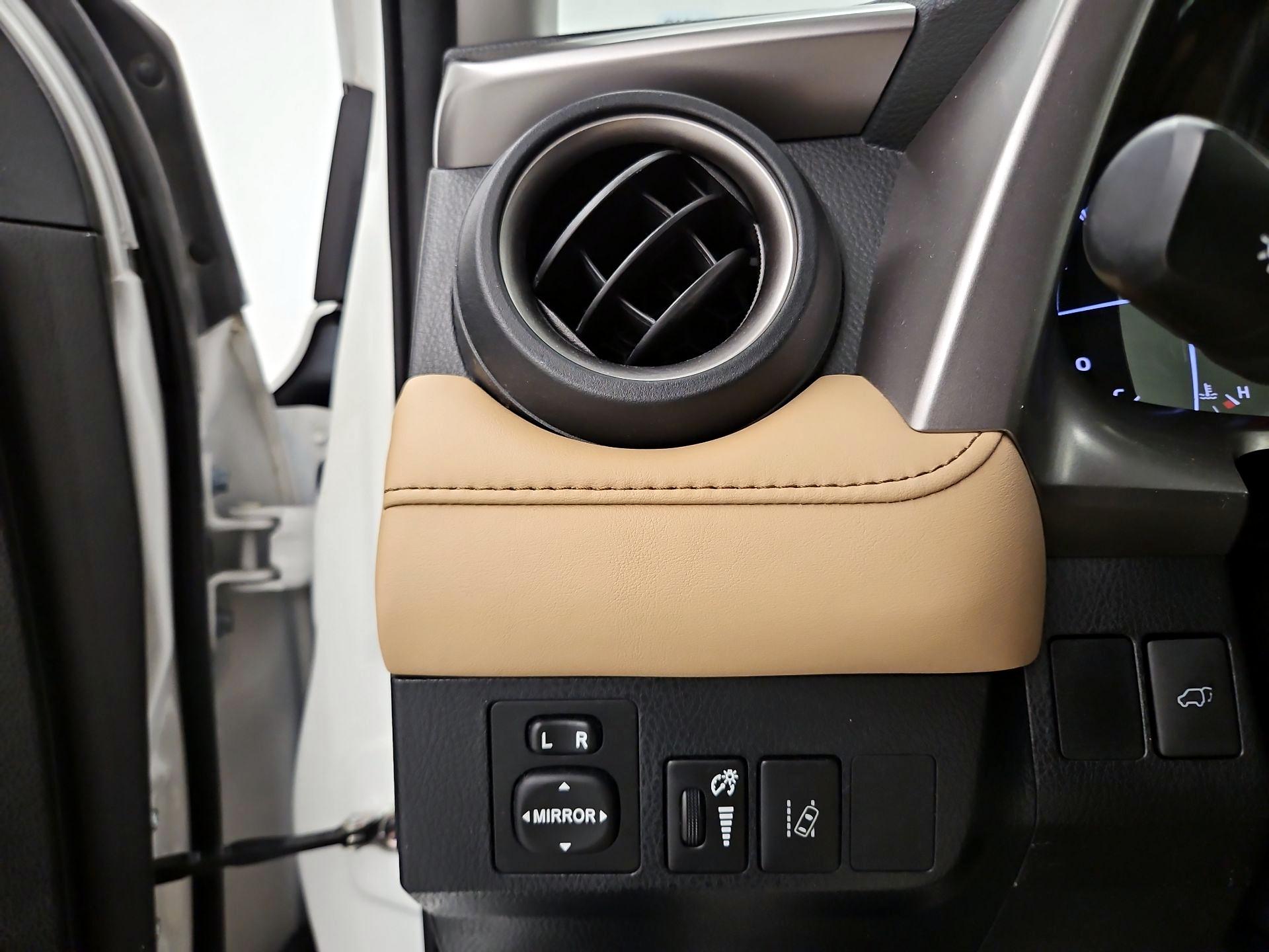 Thumbnail: 2018 Toyota RAV4 - 13