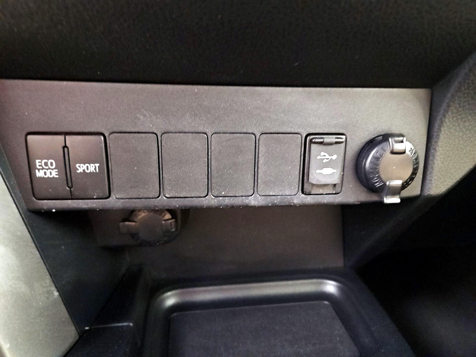 Thumbnail: 2018 Toyota RAV4 - 18