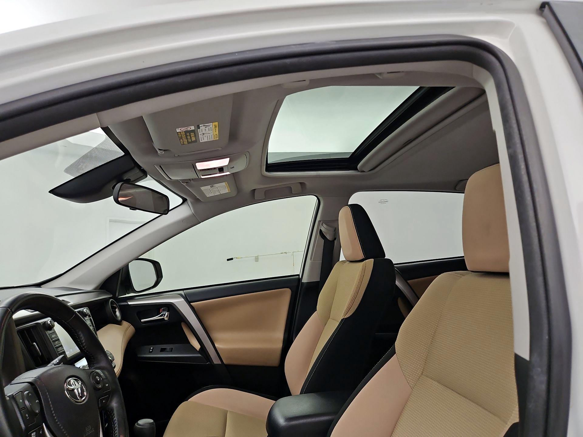 Thumbnail: 2018 Toyota RAV4 - 19