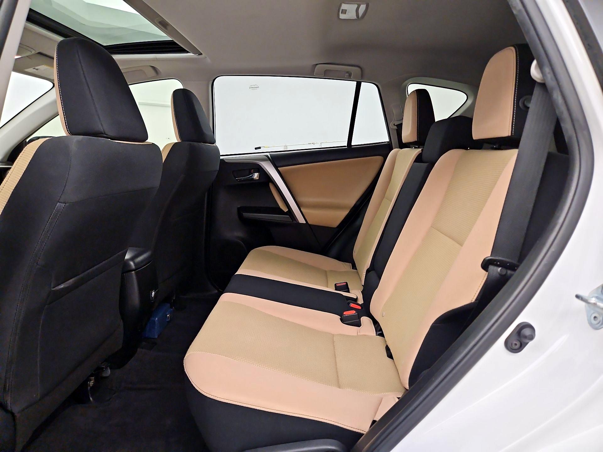 Thumbnail: 2018 Toyota RAV4 - 20