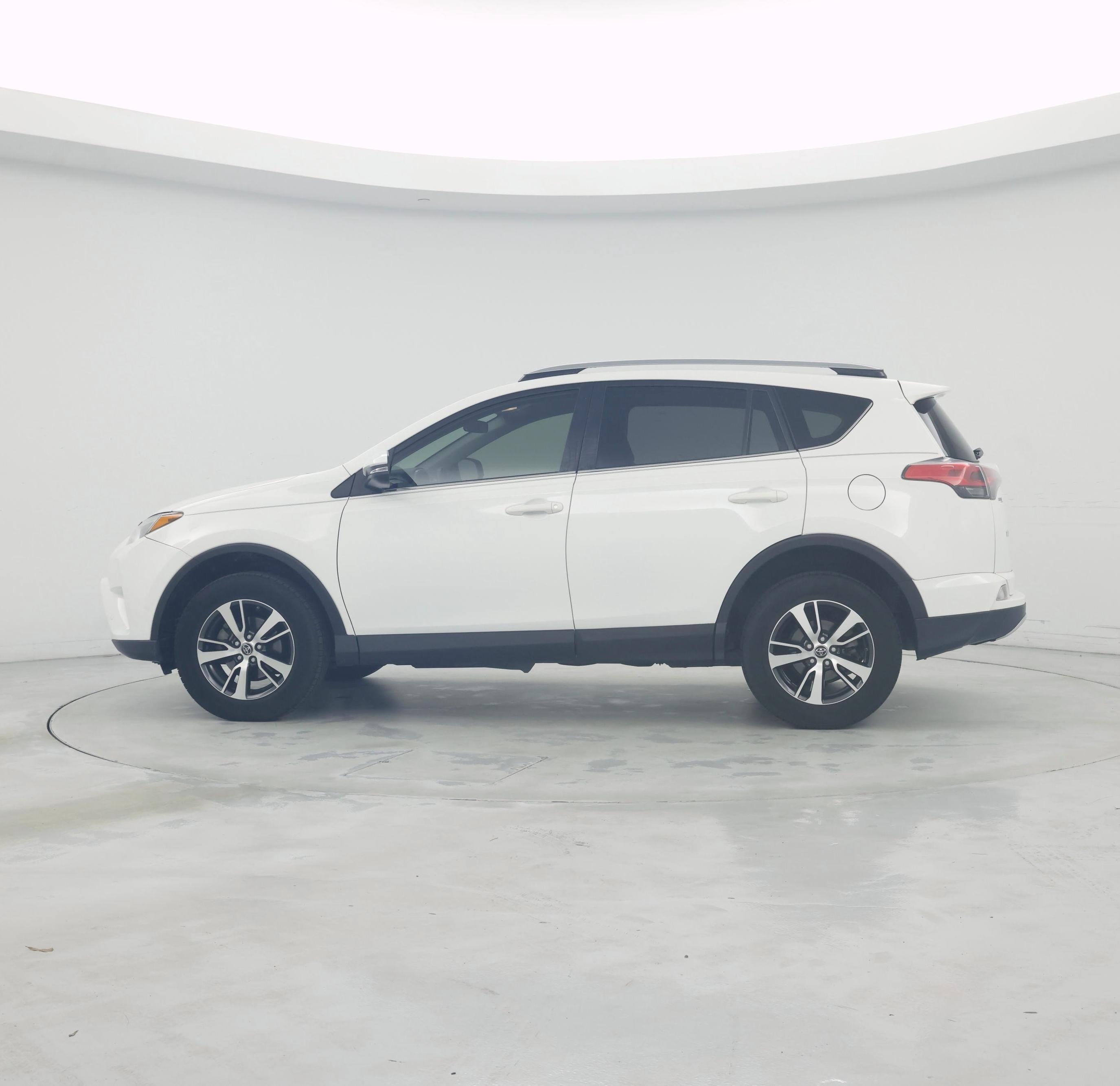 Thumbnail: 2018 Toyota RAV4 - 3
