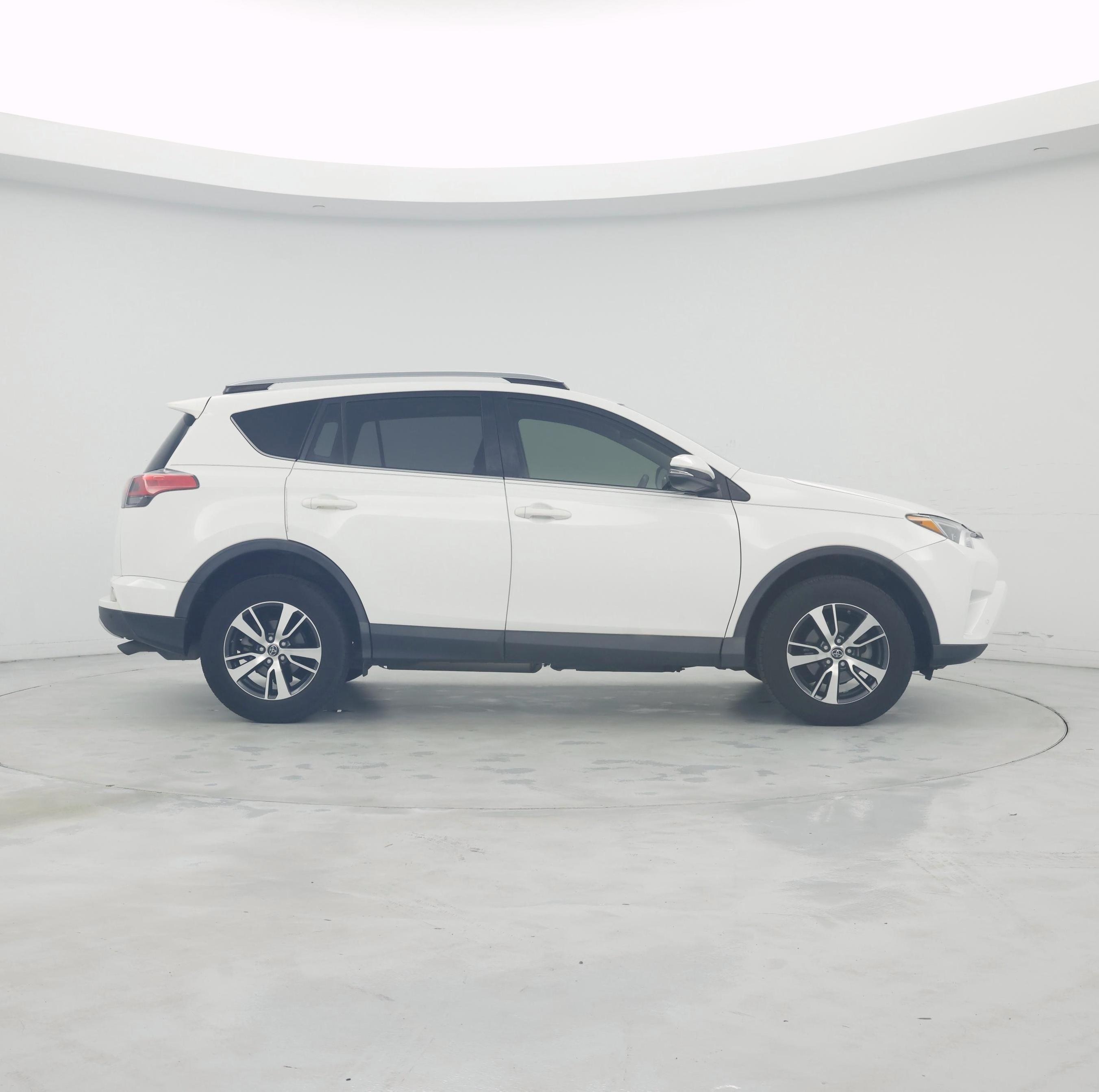 Thumbnail: 2018 Toyota RAV4 - 7