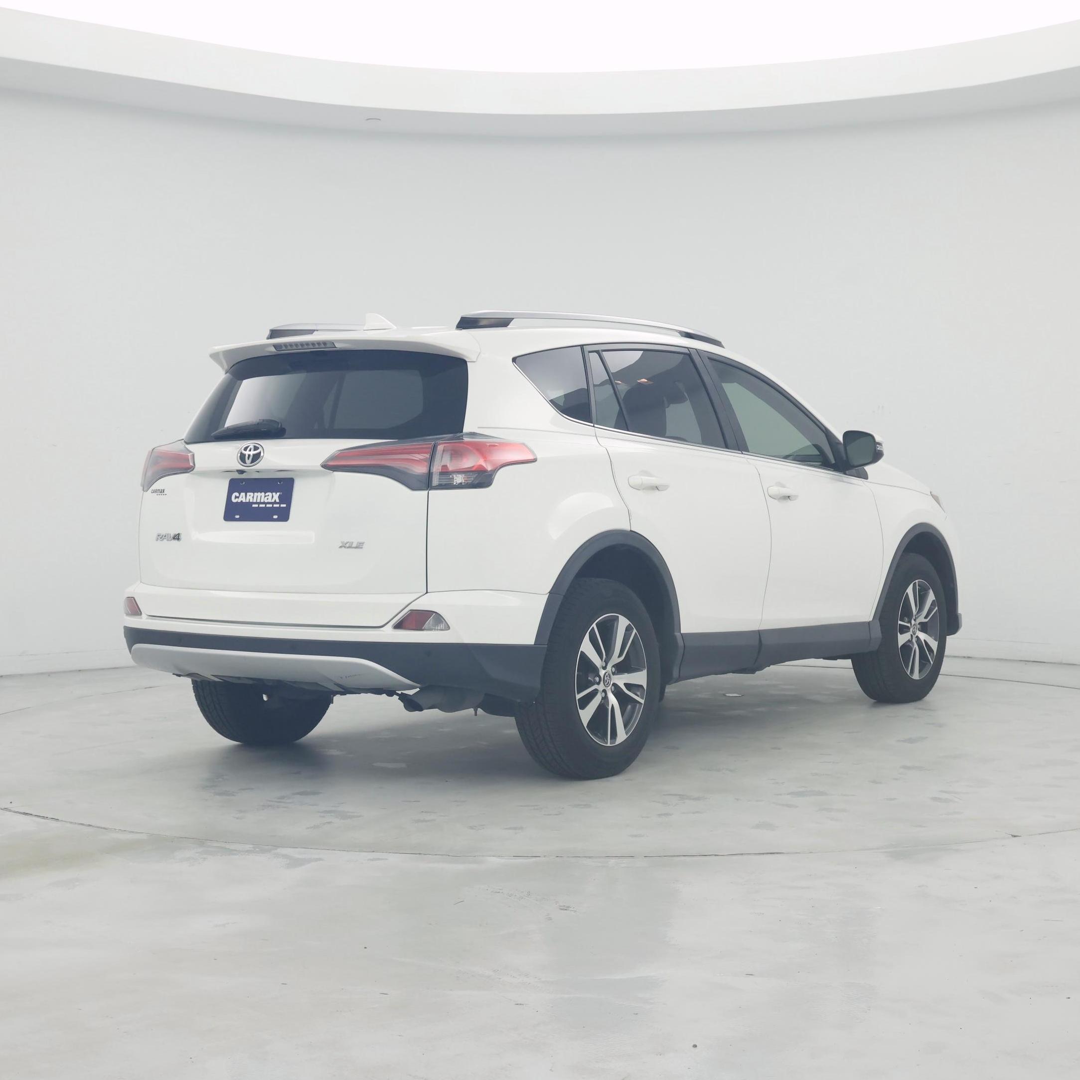 Thumbnail: 2018 Toyota RAV4 - 8