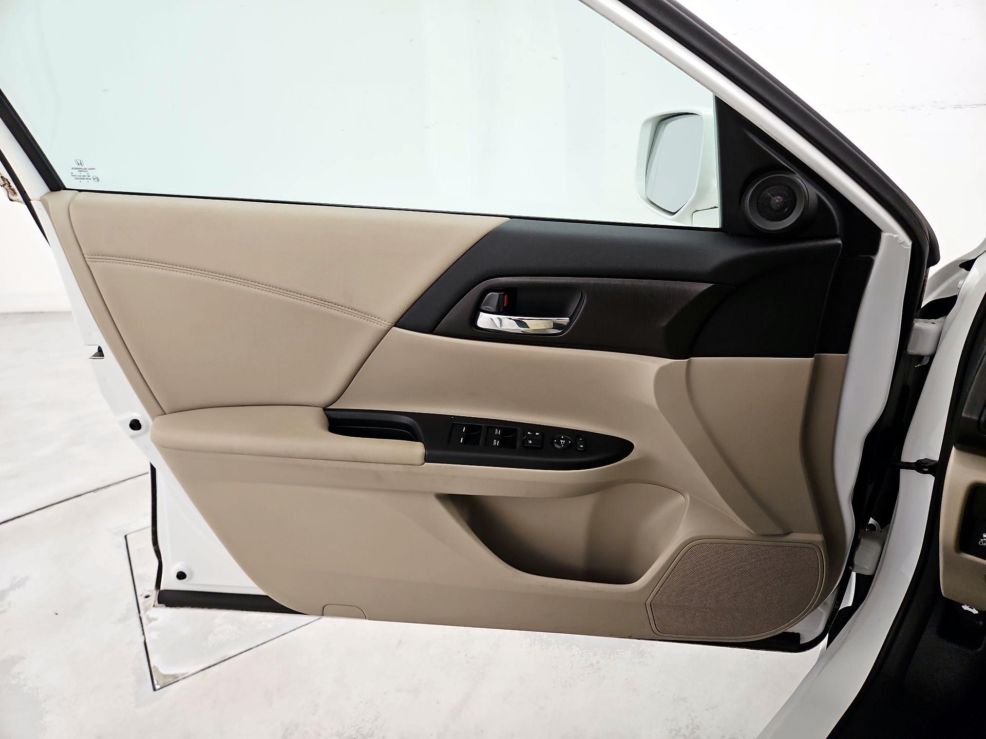 Thumbnail: 2015 Honda Accord - 12