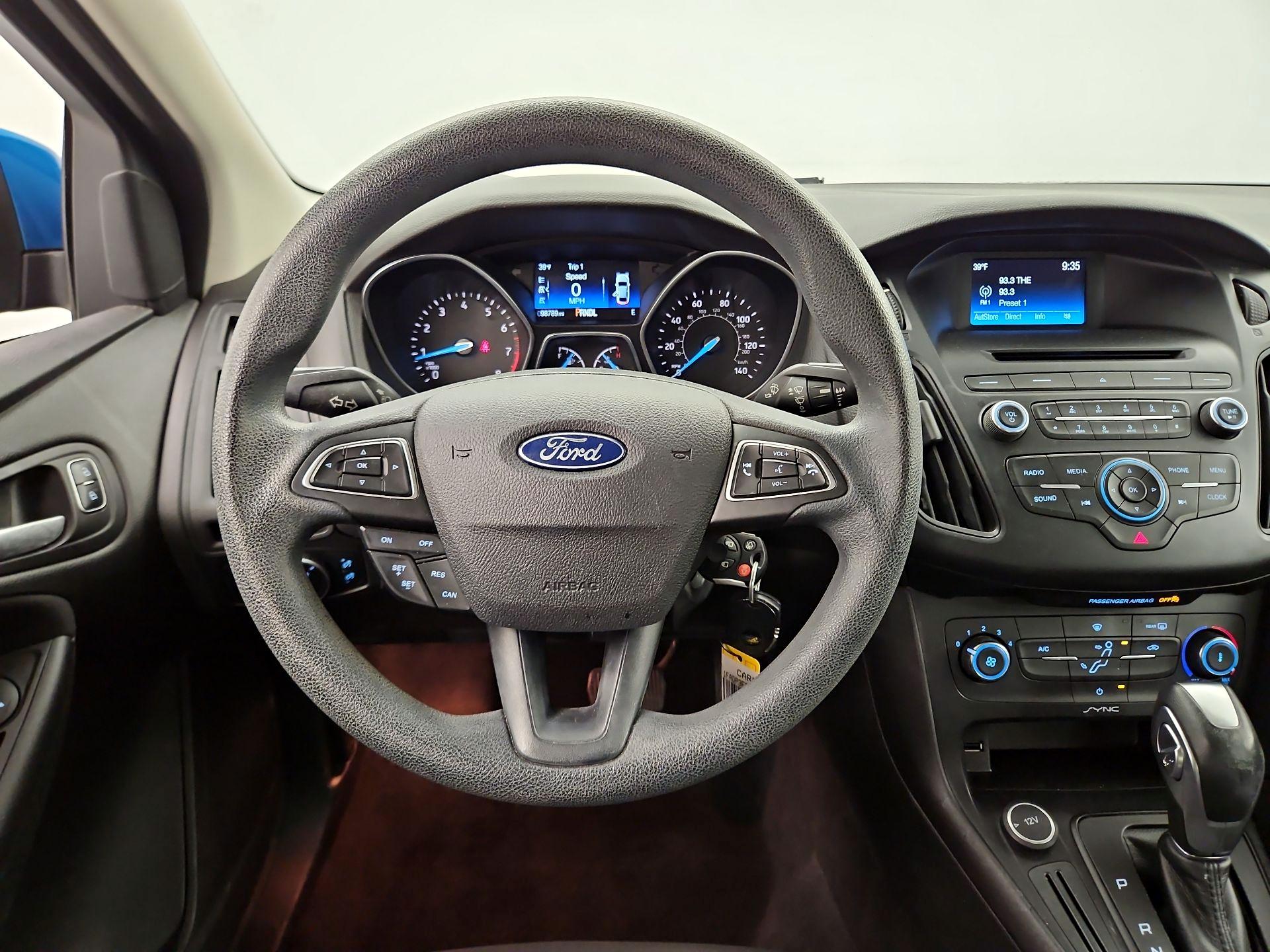 Thumbnail: 2015 Ford Focus - 10