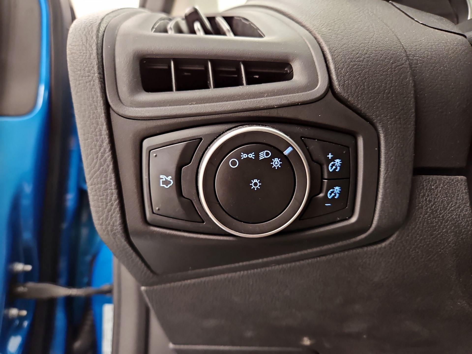 Thumbnail: 2015 Ford Focus - 13