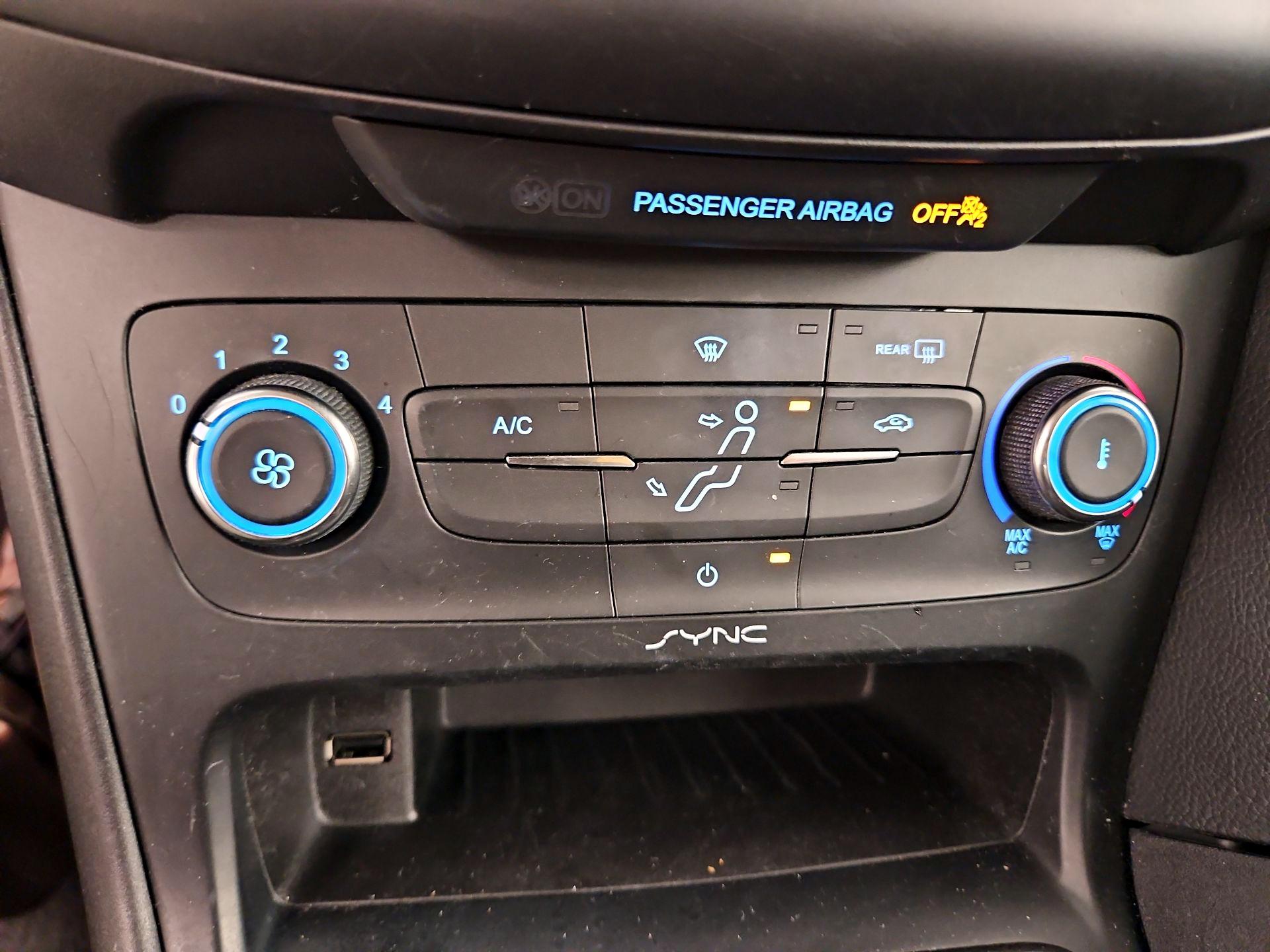 Thumbnail: 2015 Ford Focus - 16