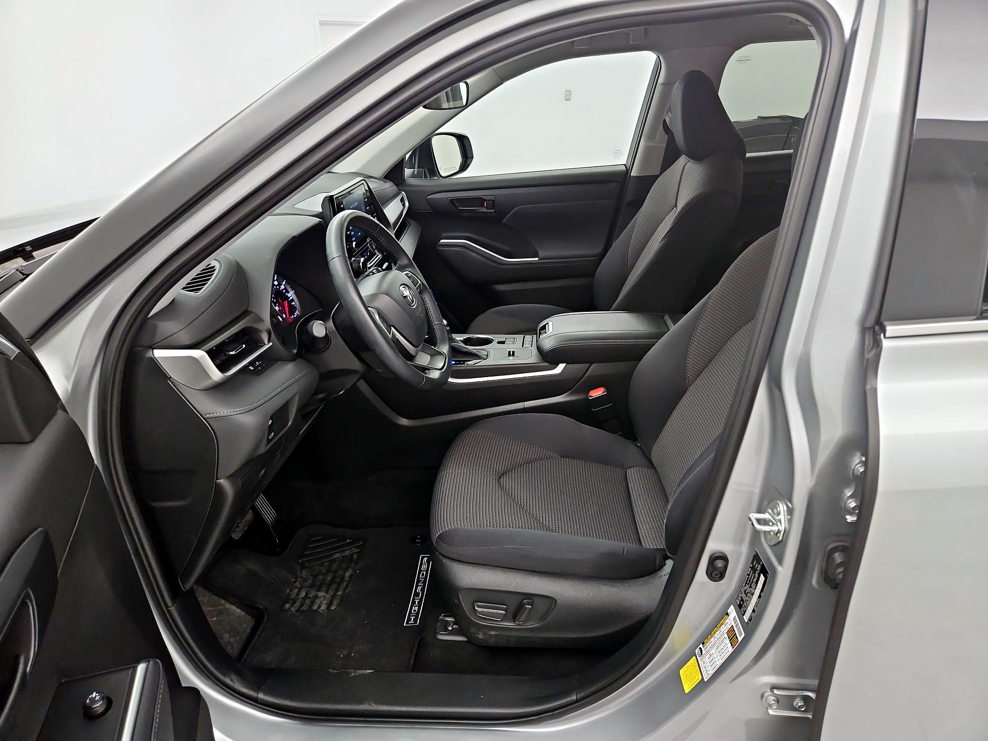 Thumbnail: 2022 Toyota Highlander - 11