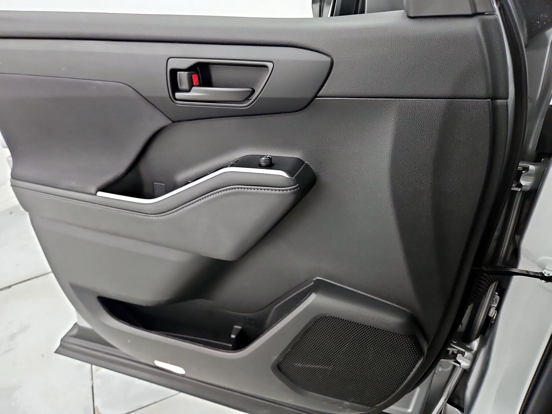 Thumbnail: 2022 Toyota Highlander - 12