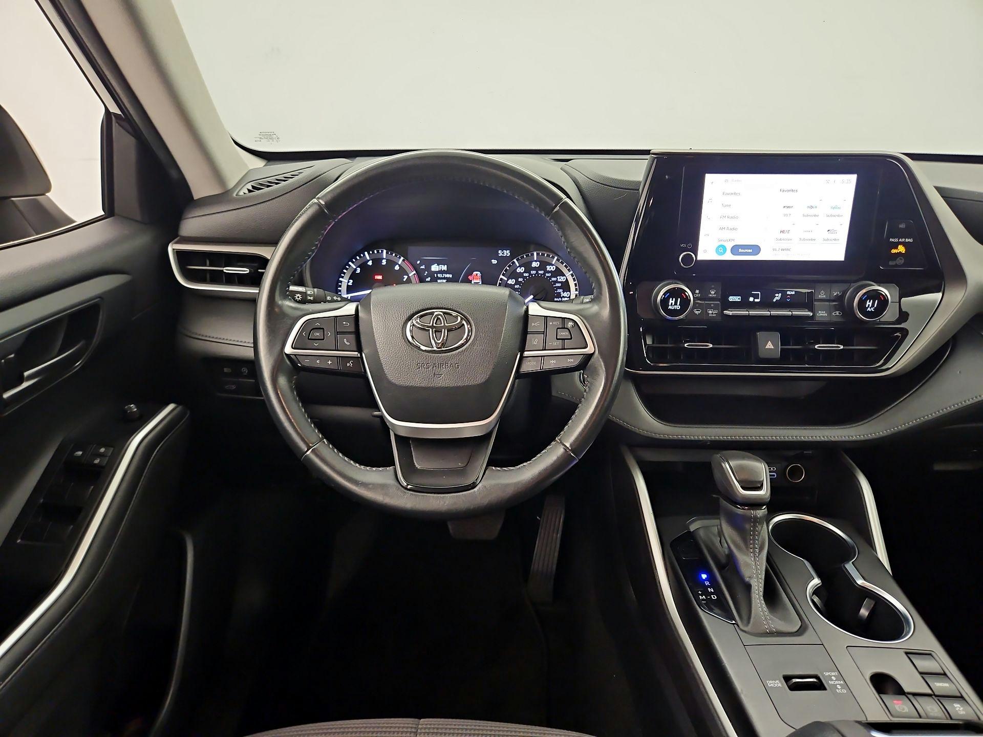 Thumbnail: 2023 Toyota Highlander - 10