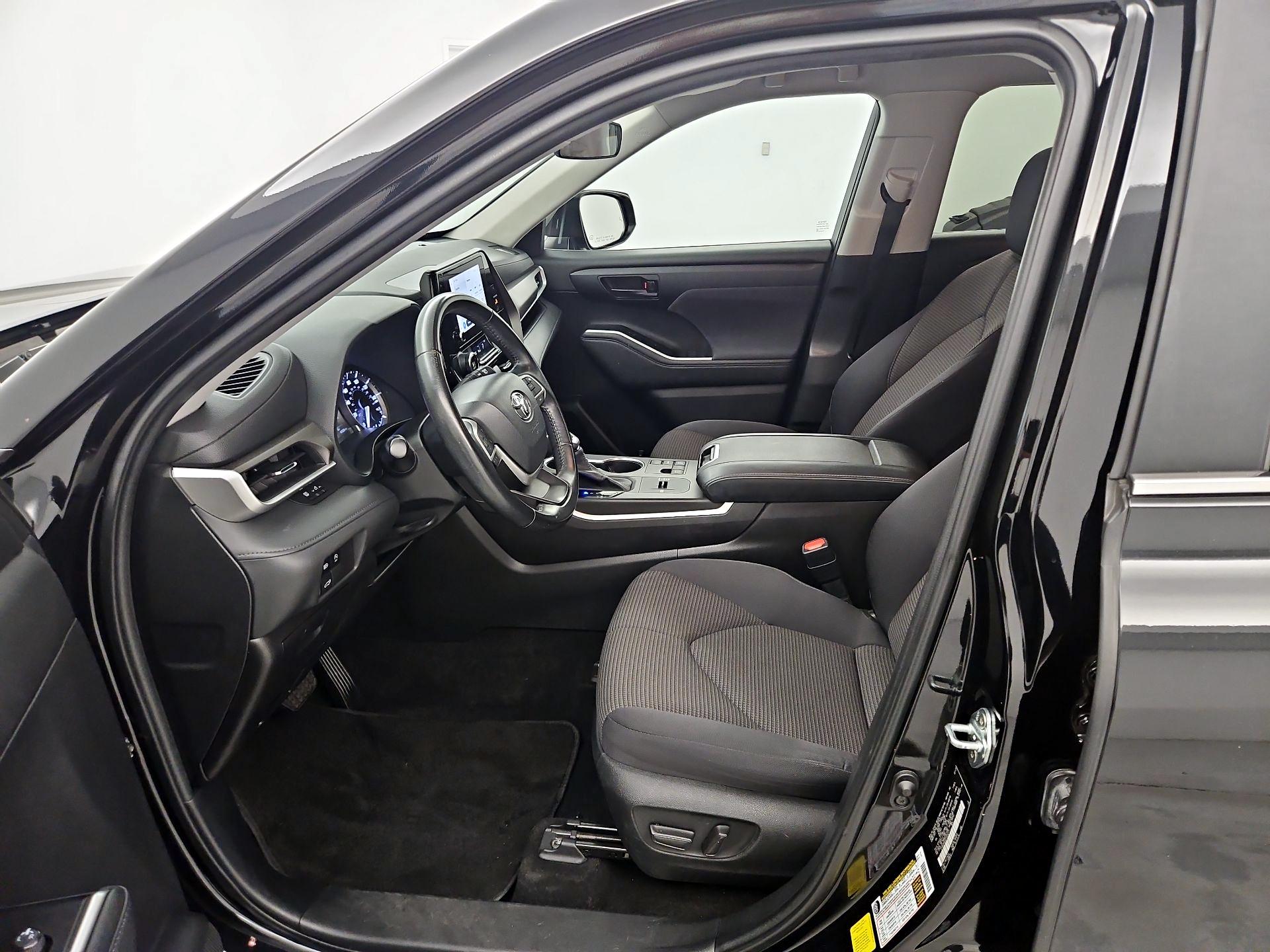 Thumbnail: 2023 Toyota Highlander - 11