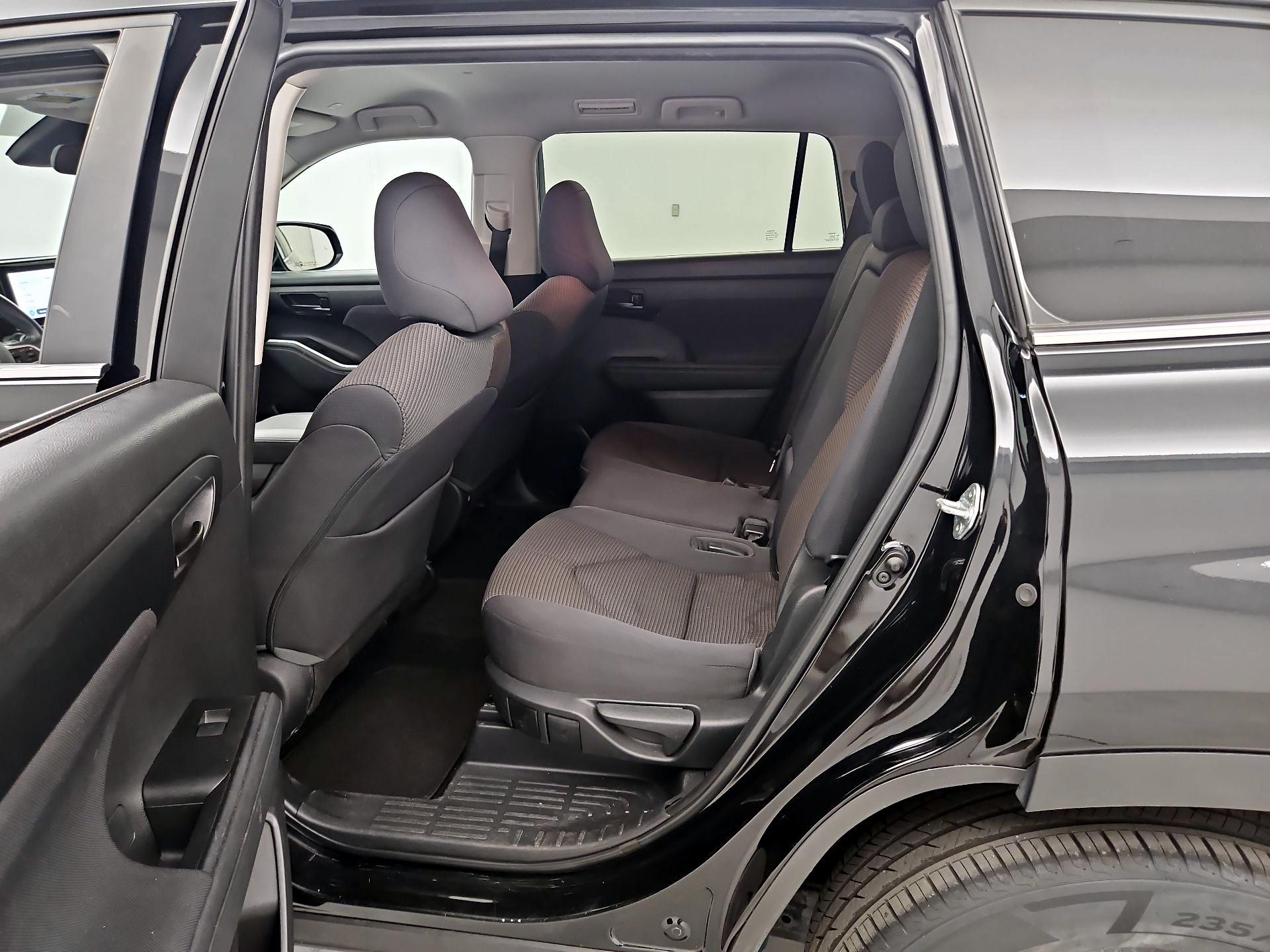 Thumbnail: 2023 Toyota Highlander - 19