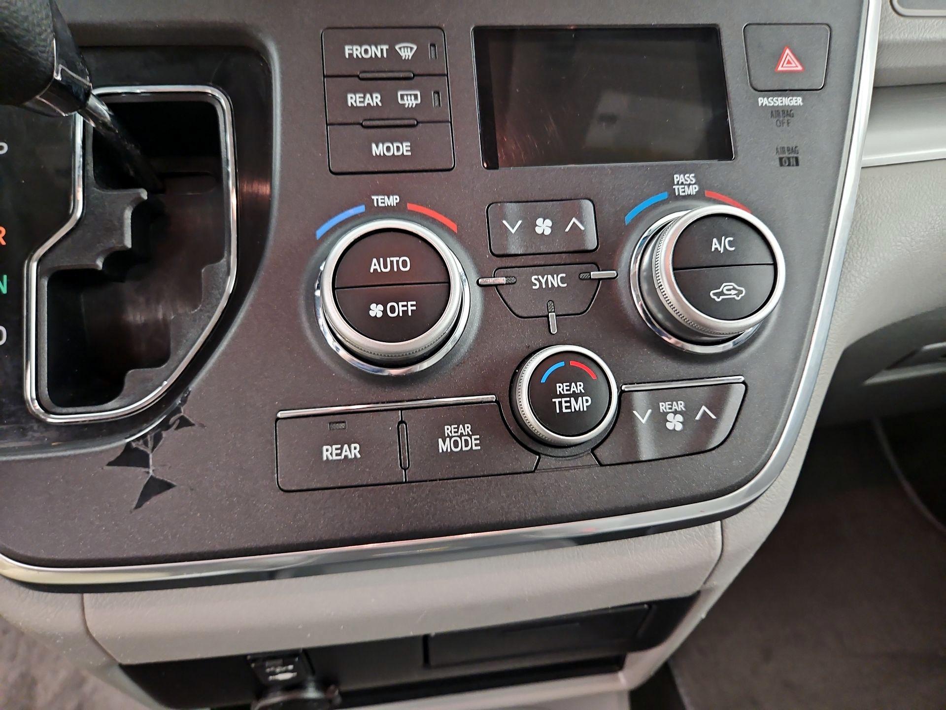 Thumbnail: 2017 Toyota Sienna - 16