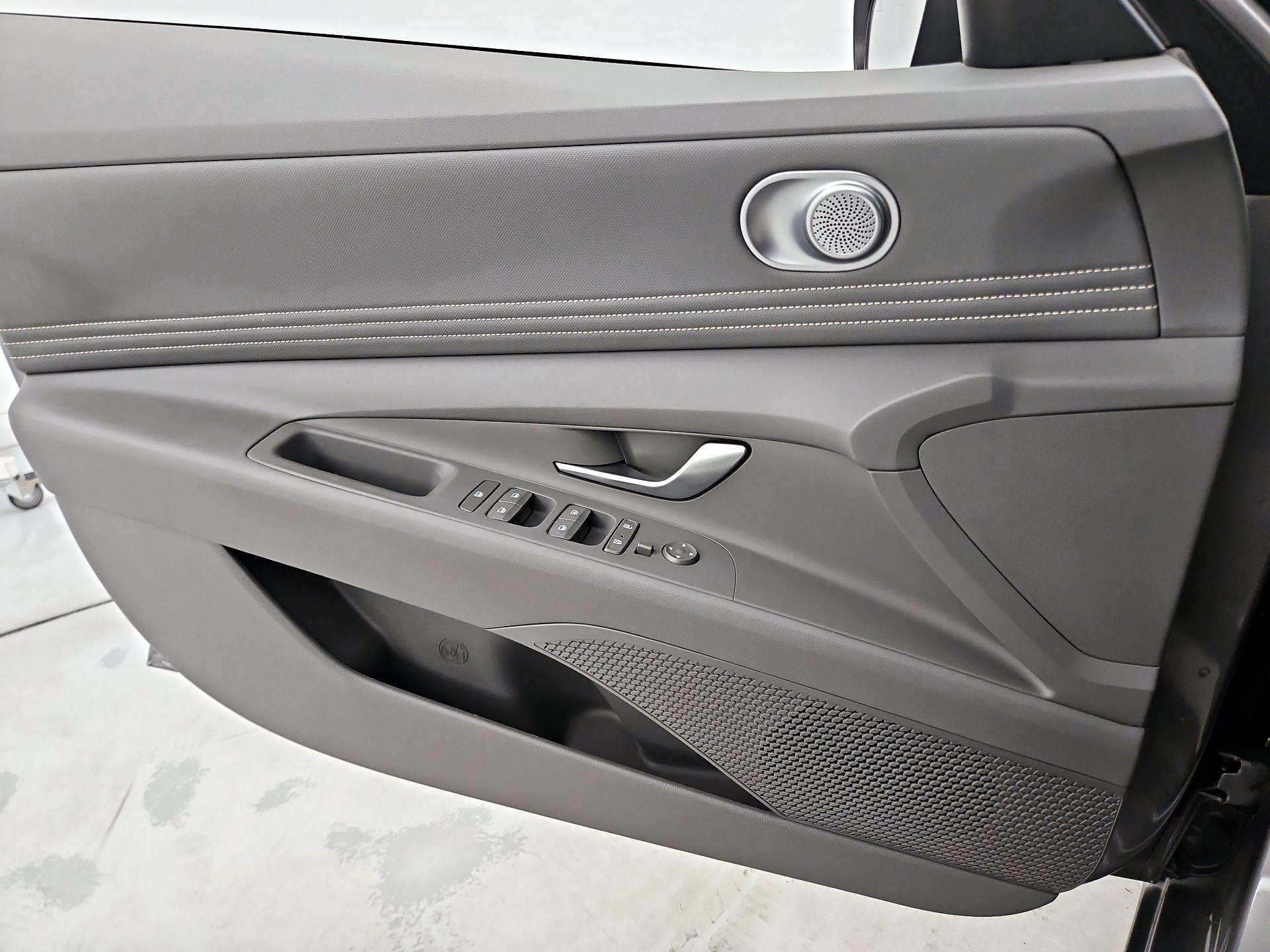 Thumbnail: 2023 Hyundai Elantra - 12