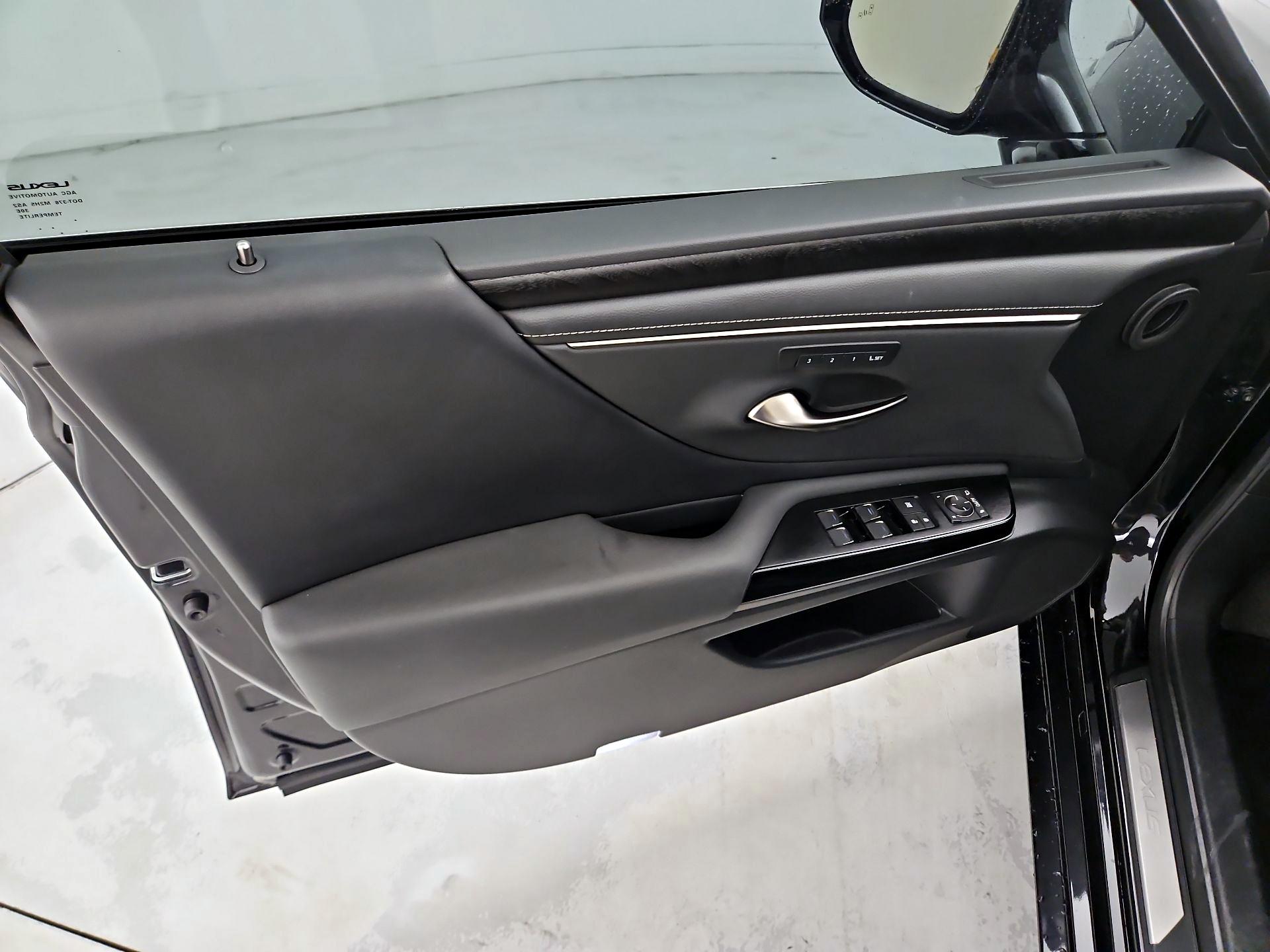 Thumbnail: 2022 Lexus ES - 12