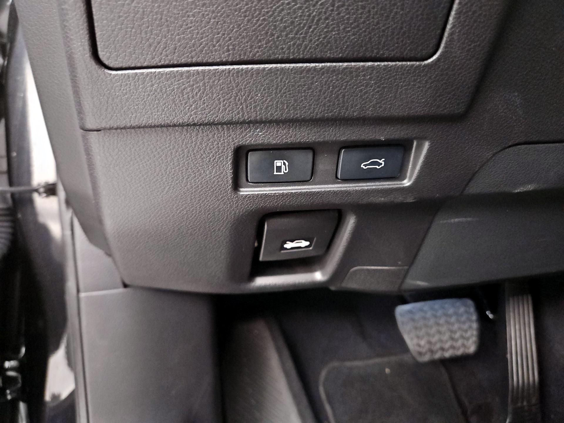 Thumbnail: 2022 Lexus ES - 13