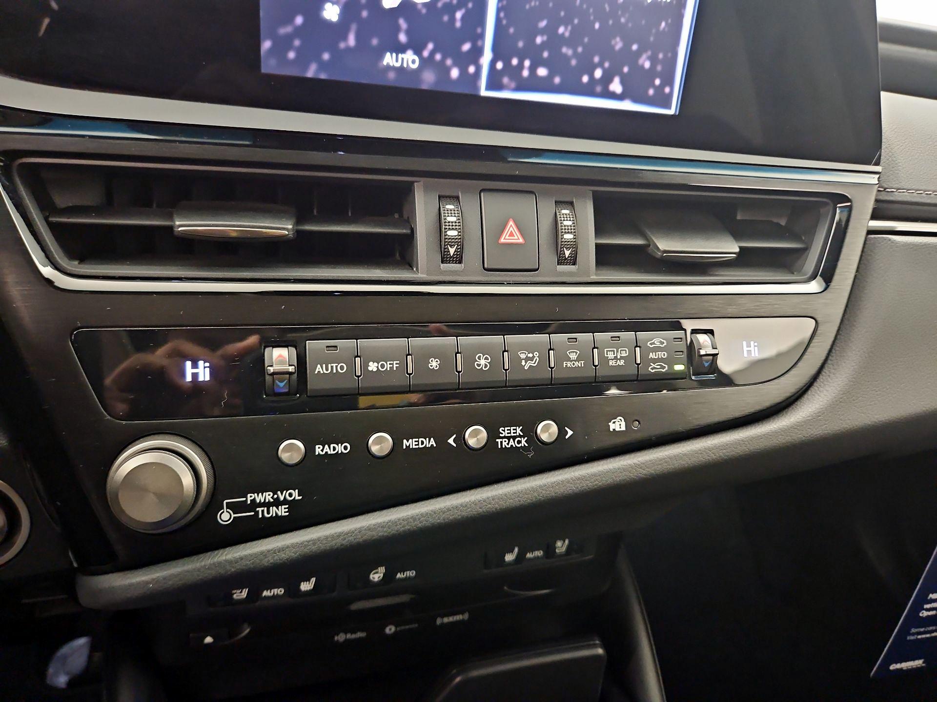 Thumbnail: 2022 Lexus ES - 16