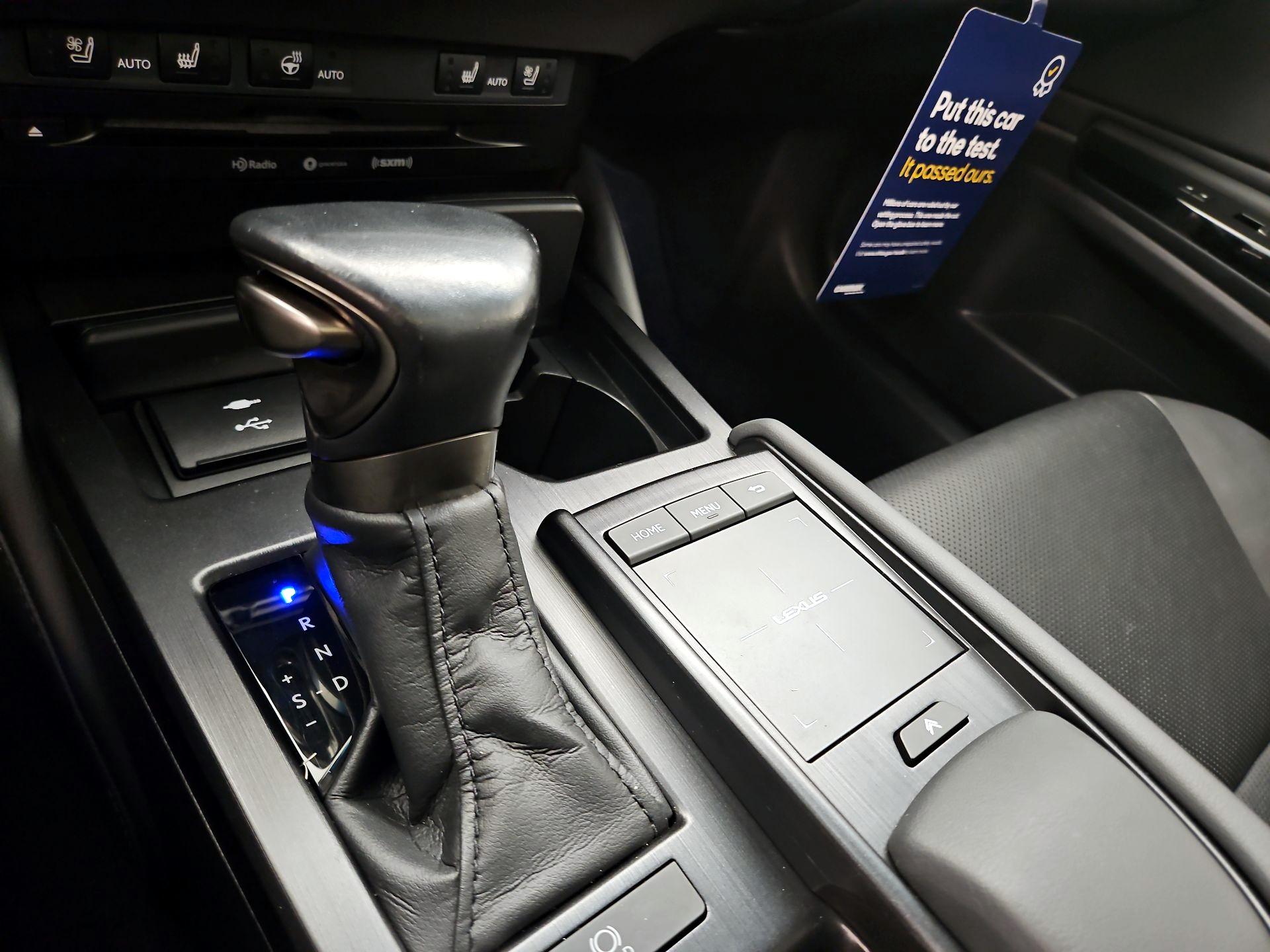 Thumbnail: 2022 Lexus ES - 17