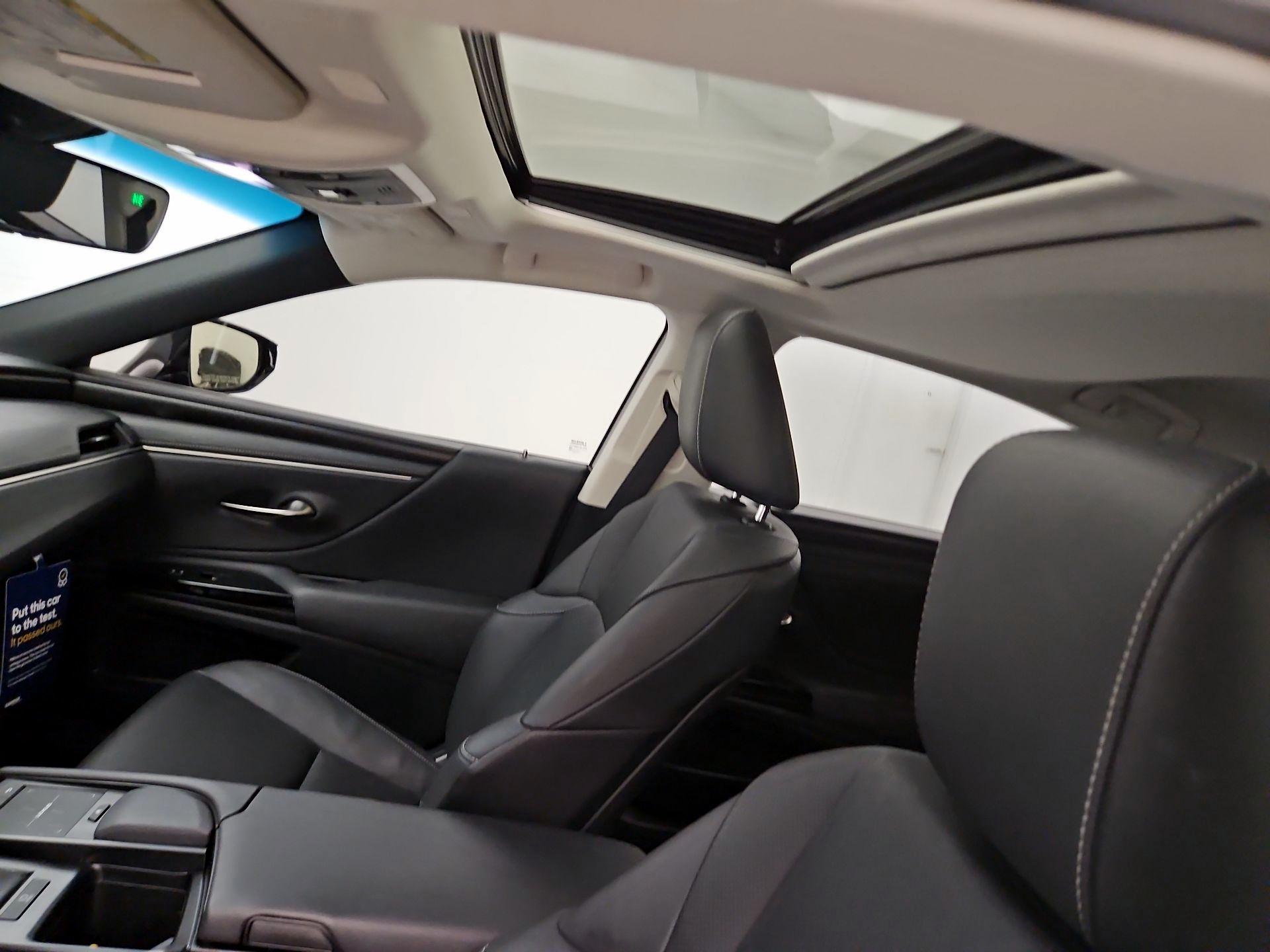 Thumbnail: 2022 Lexus ES - 19