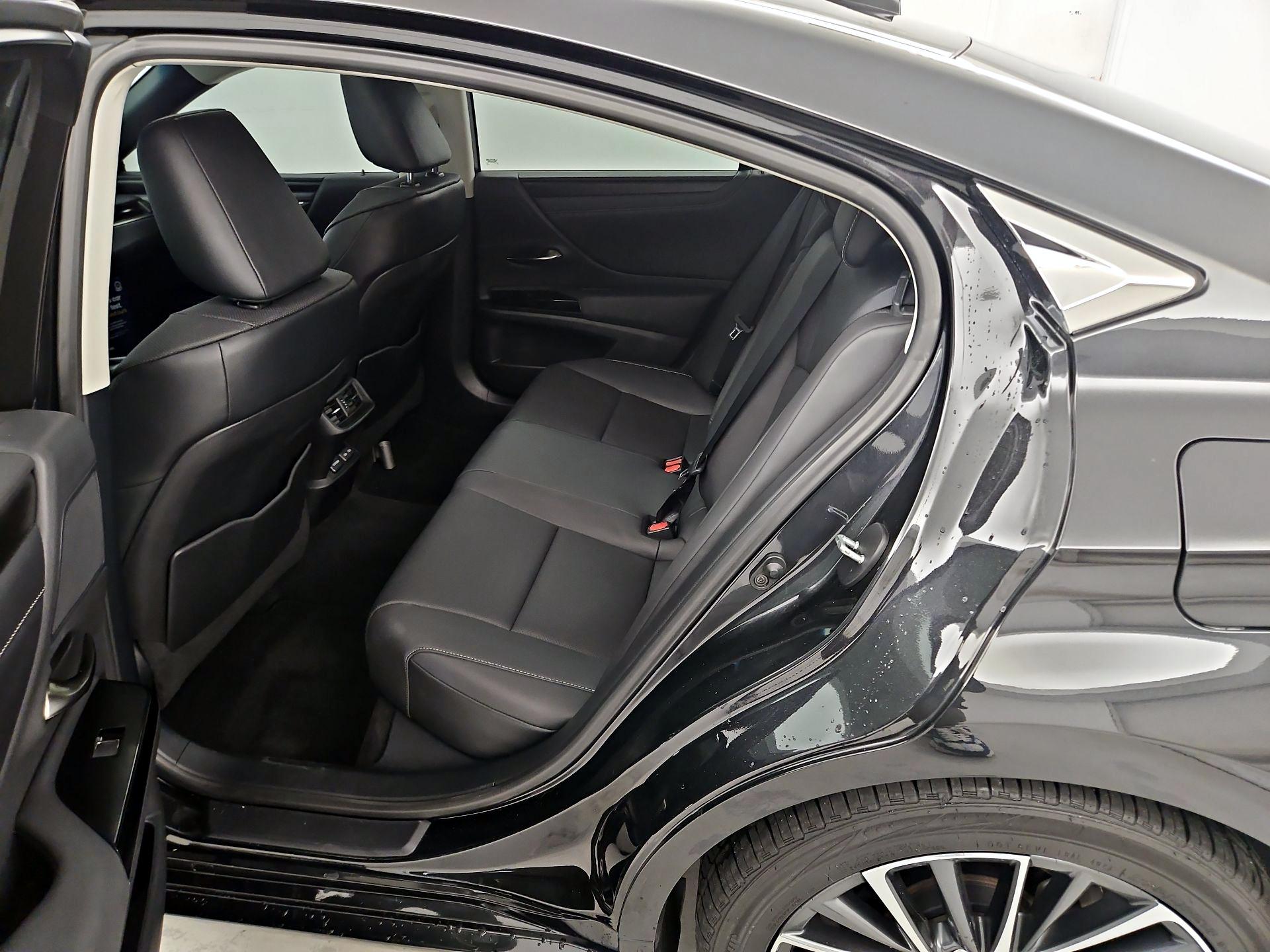 Thumbnail: 2022 Lexus ES - 20