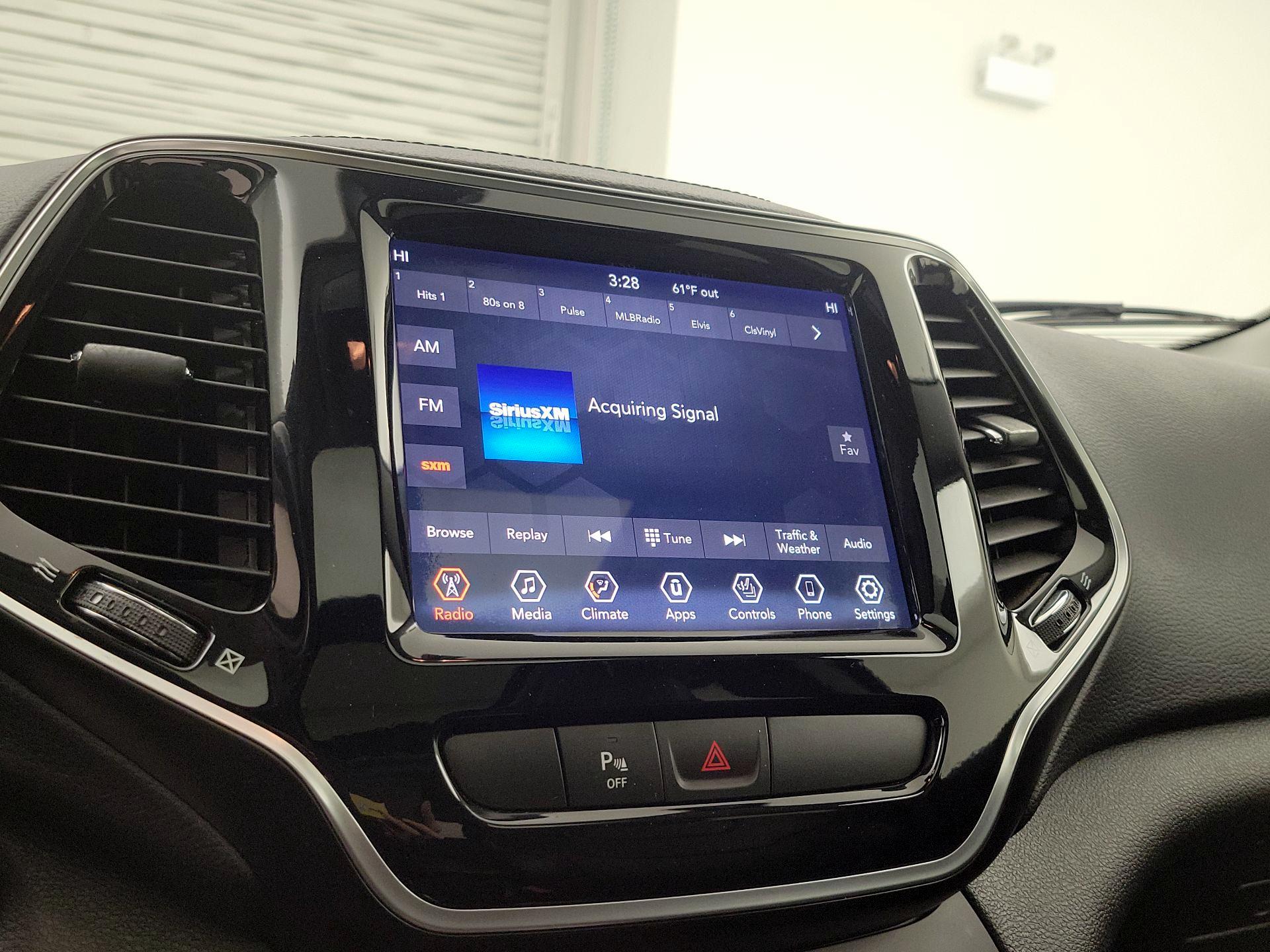 Thumbnail: 2019 Jeep Cherokee - 15