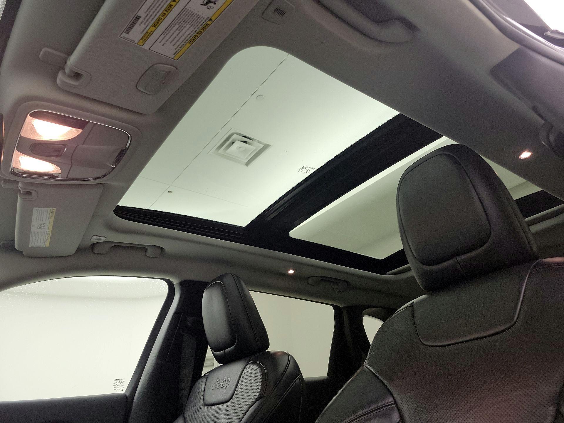 Thumbnail: 2019 Jeep Cherokee - 19