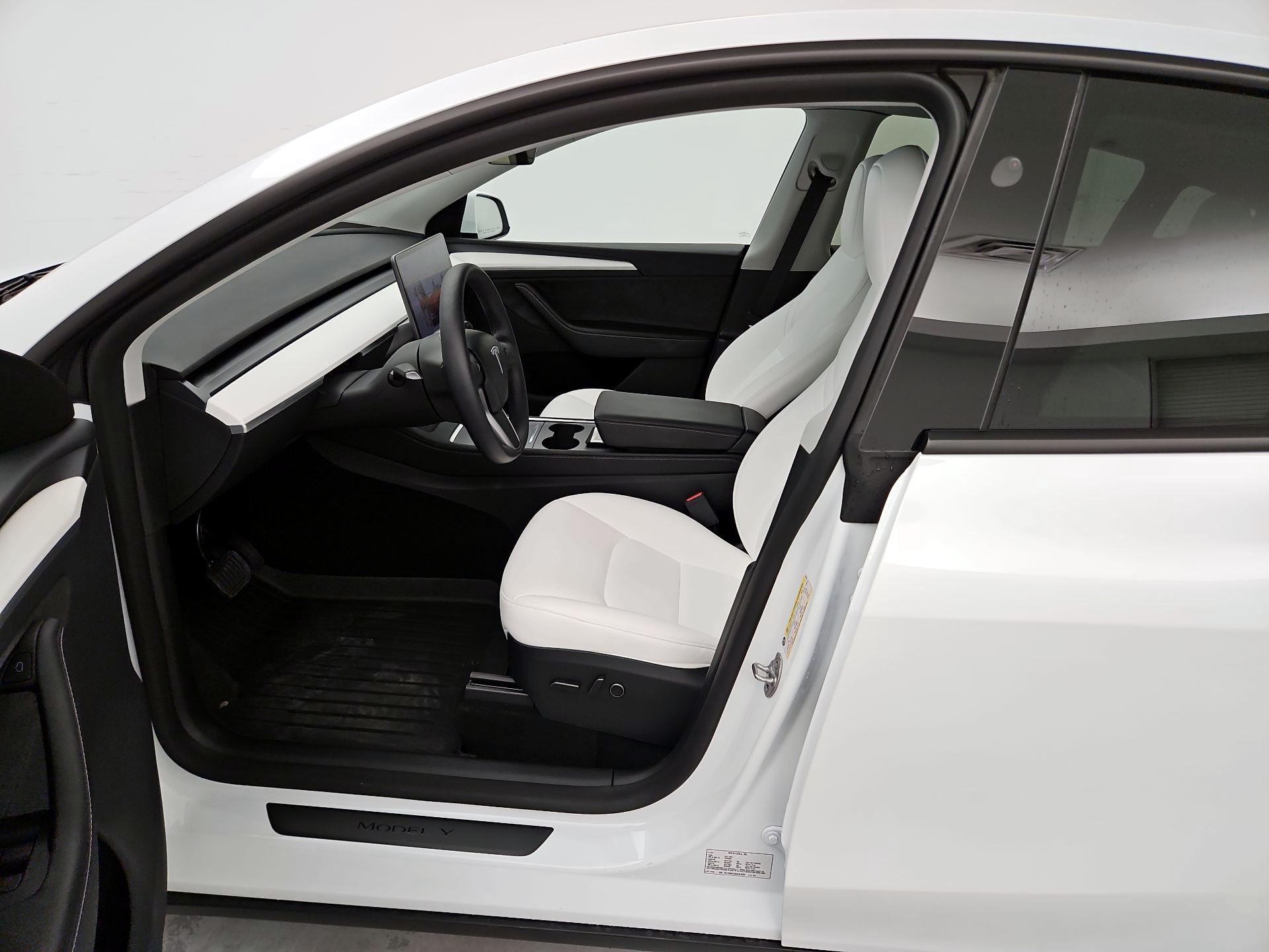 Thumbnail: 2025 Tesla Model Y - 11