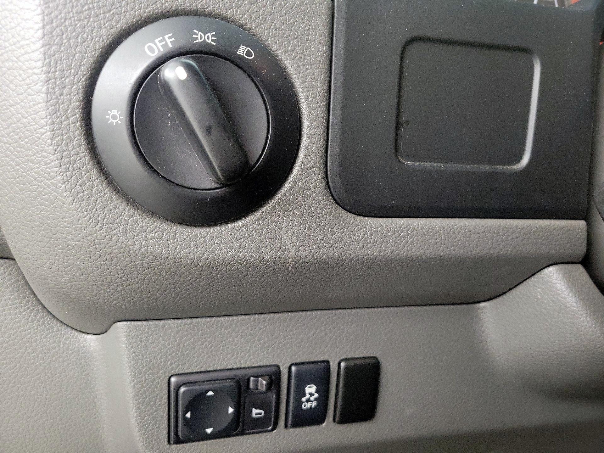 Thumbnail: 2014 Nissan NV - 13