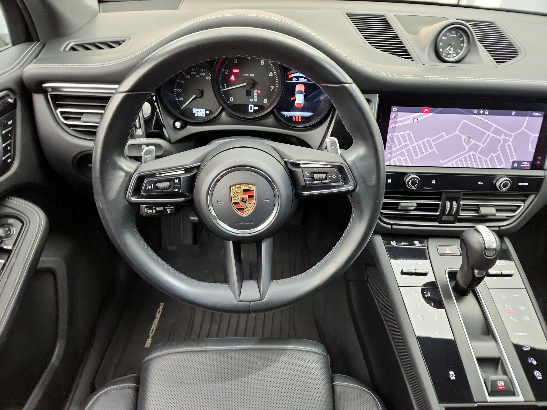 Thumbnail: 2023 Porsche Macan - 10