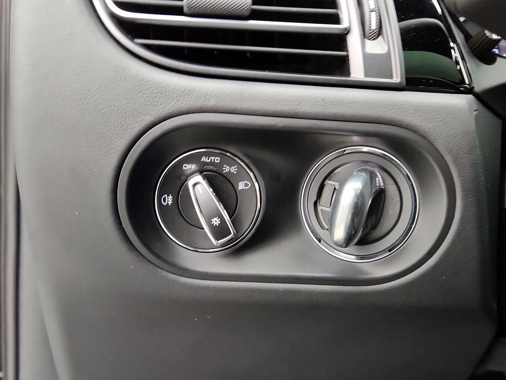 Thumbnail: 2023 Porsche Macan - 13