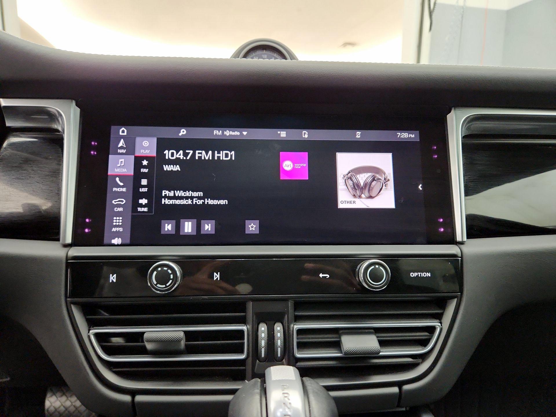 Thumbnail: 2023 Porsche Macan - 16