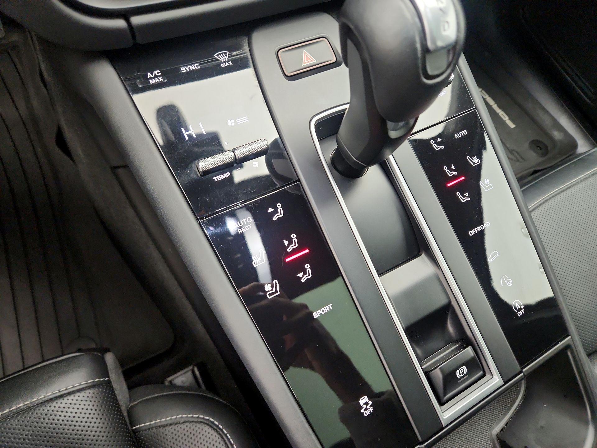 Thumbnail: 2023 Porsche Macan - 17