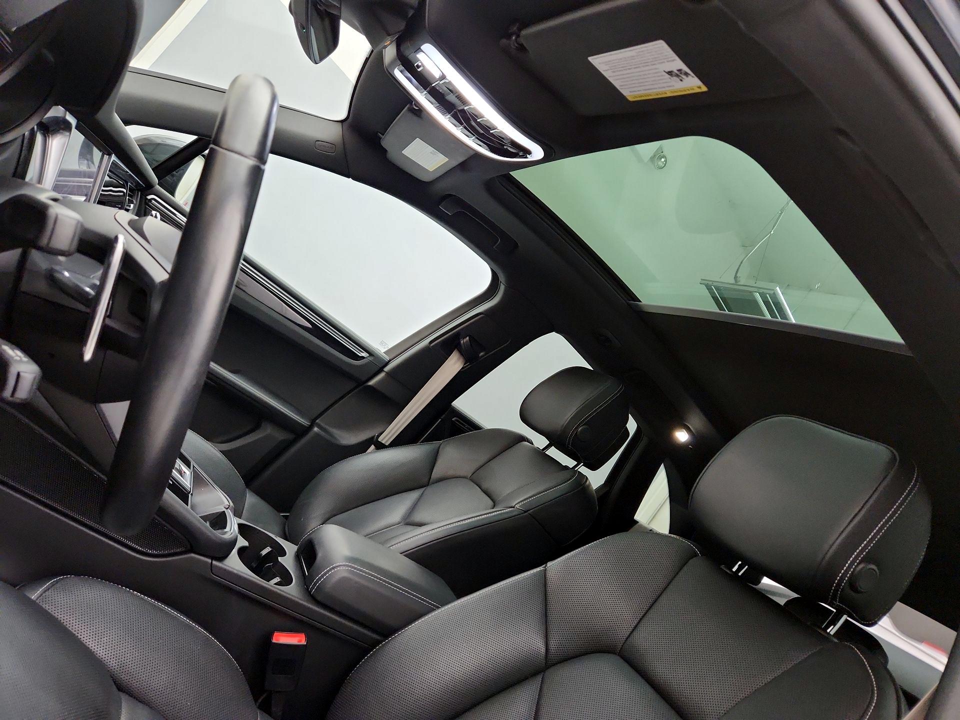 Thumbnail: 2023 Porsche Macan - 20