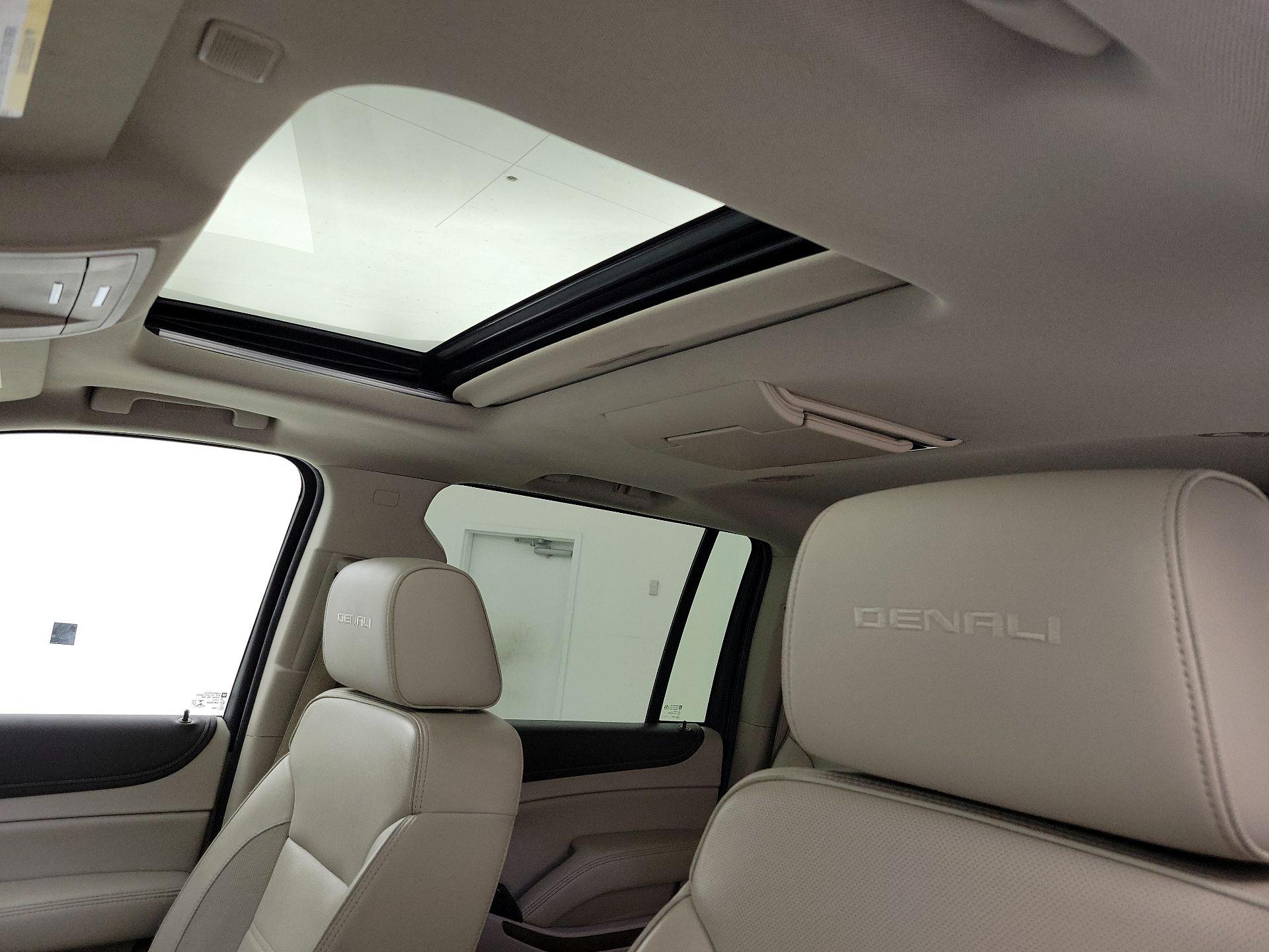 Thumbnail: 2018 GMC Yukon XL - 20