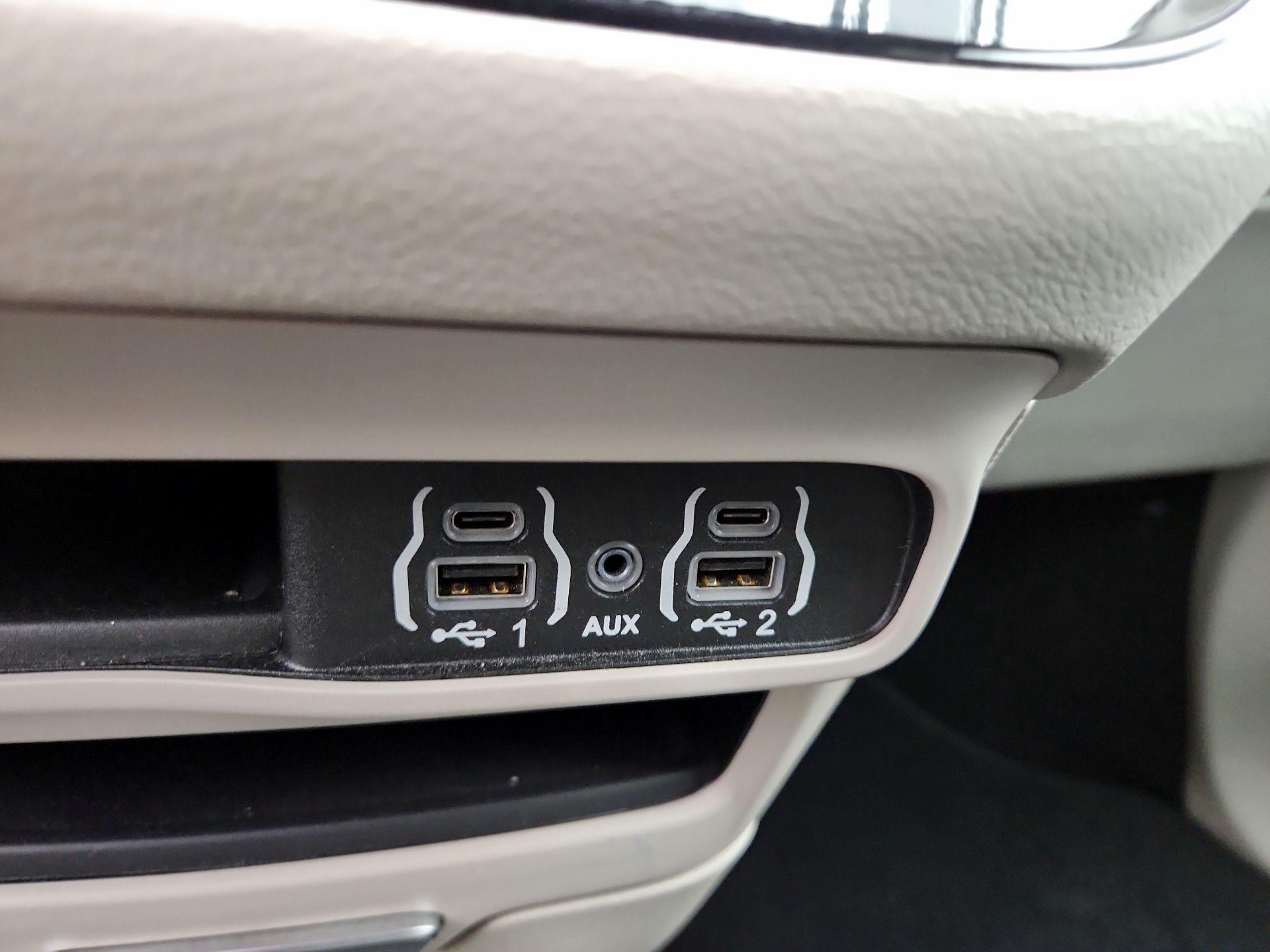 Thumbnail: 2024 Chrysler Pacifica - 18