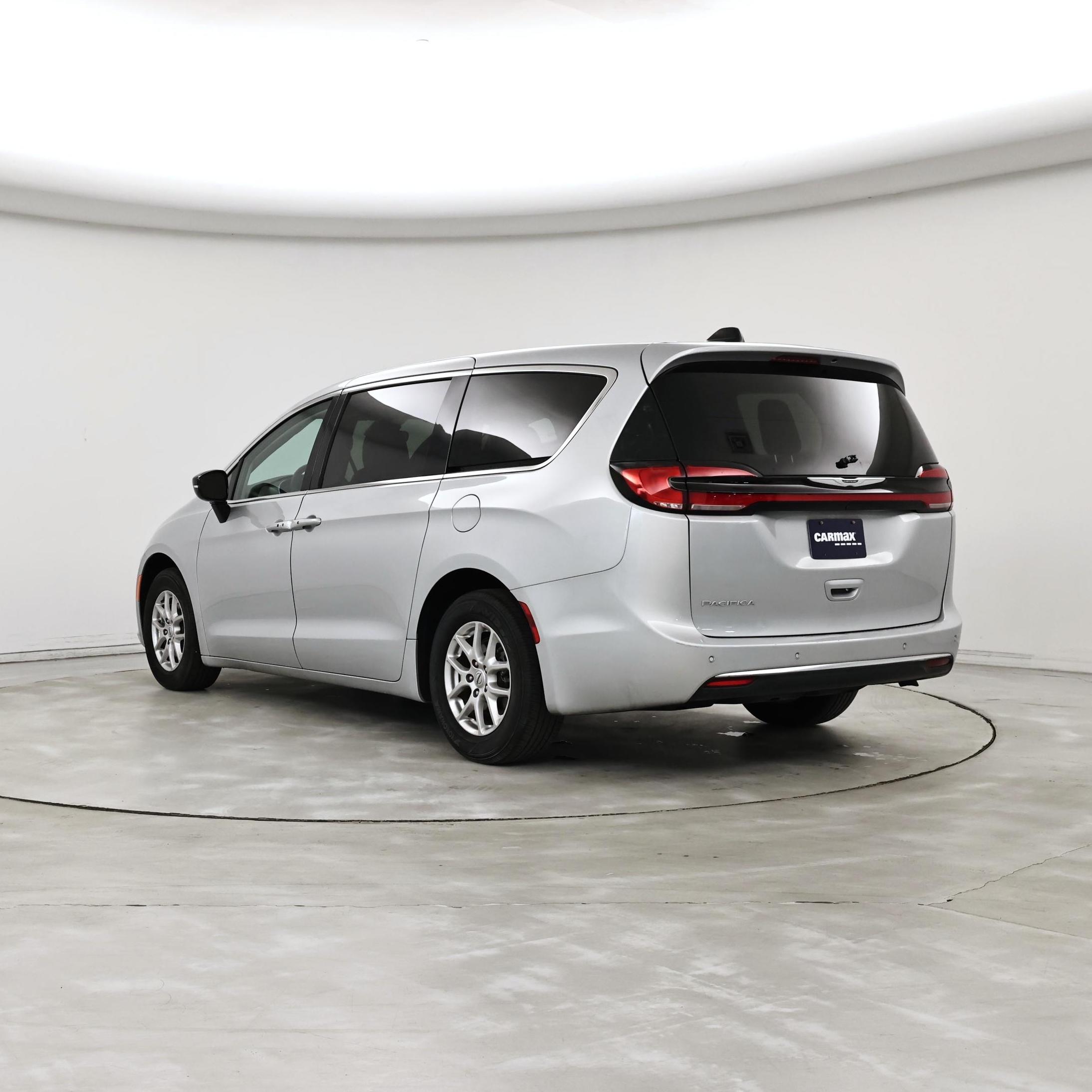 Thumbnail: 2024 Chrysler Pacifica - 2