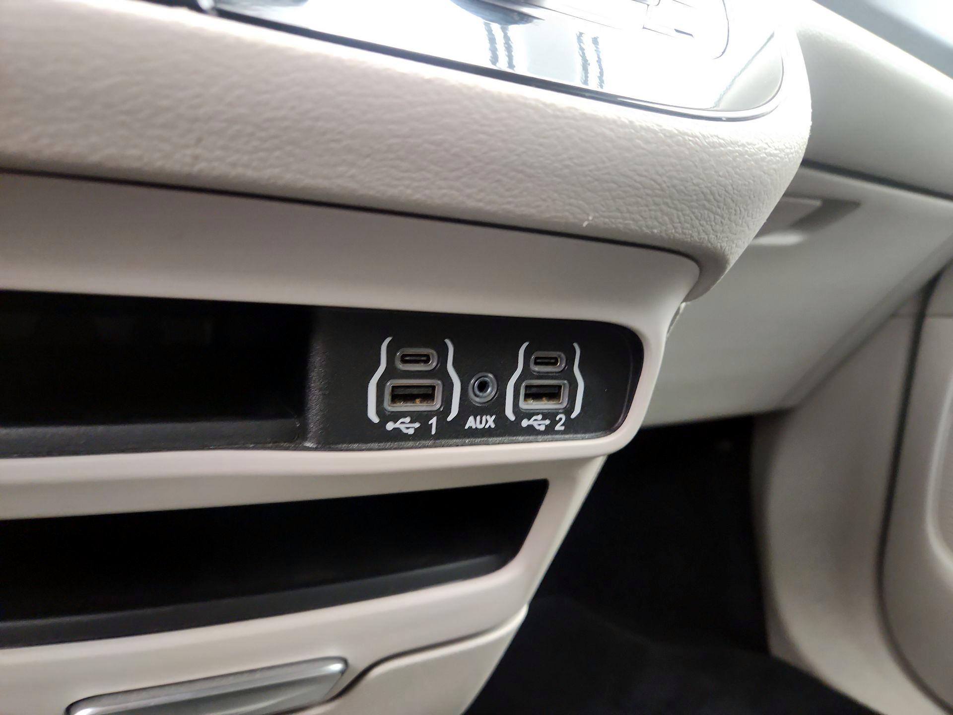 Thumbnail: 2024 Chrysler Pacifica - 18