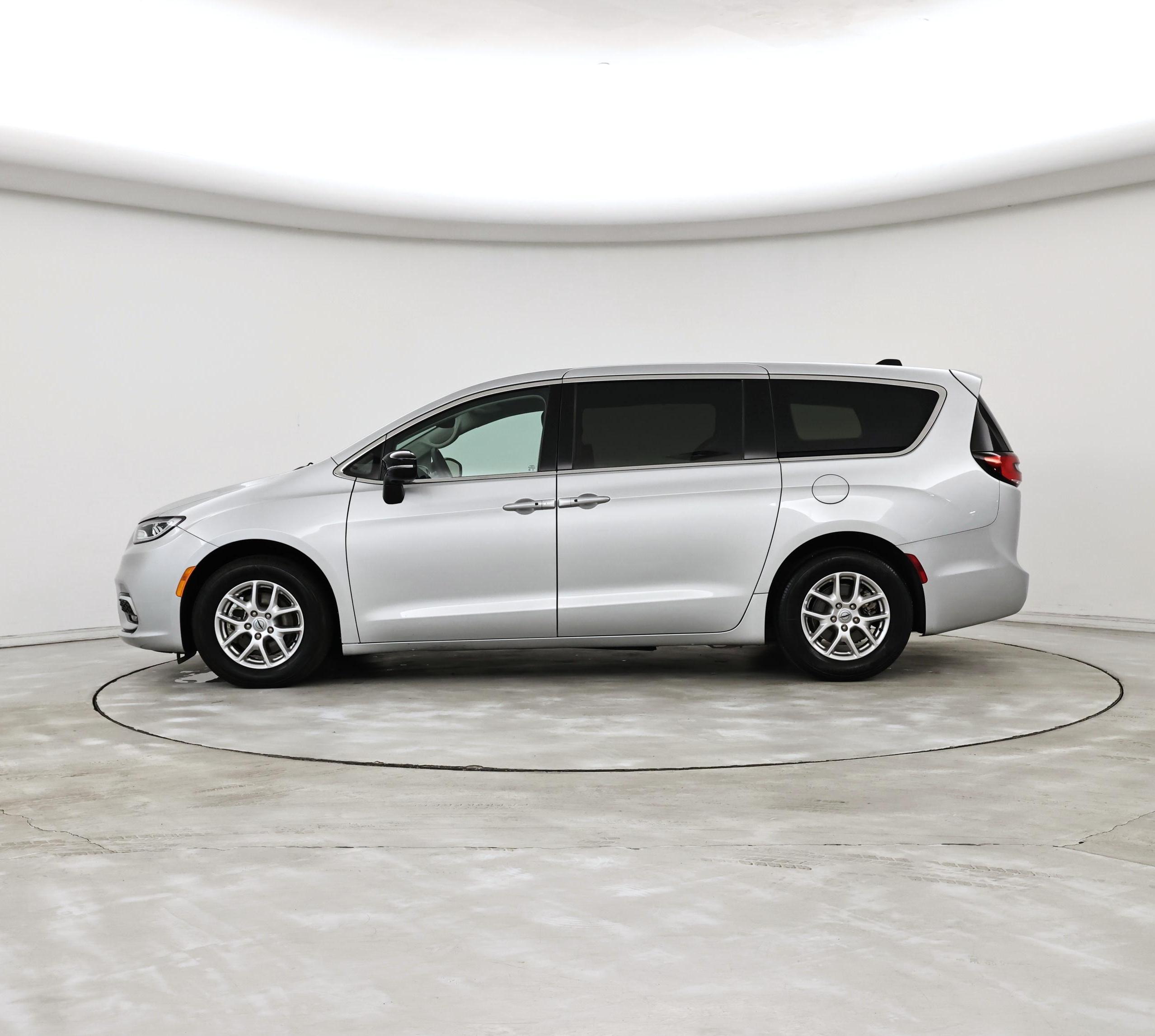 Thumbnail: 2024 Chrysler Pacifica - 3