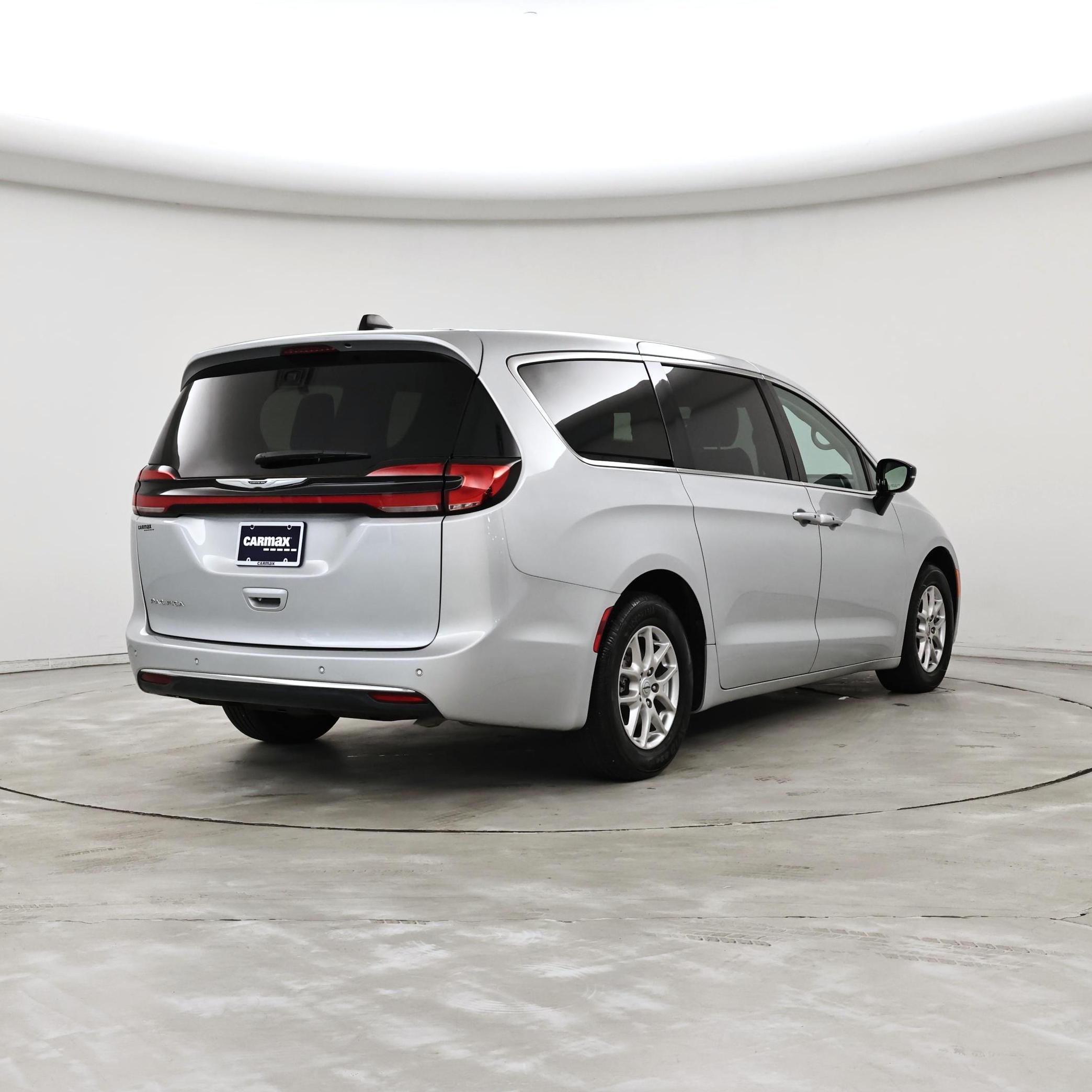 Thumbnail: 2024 Chrysler Pacifica - 8