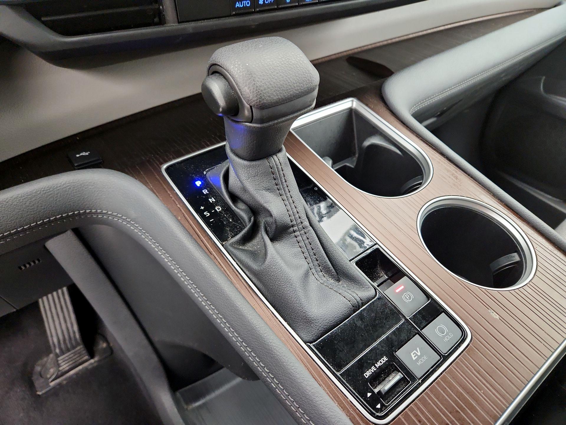 Thumbnail: 2024 Toyota Sienna - 17