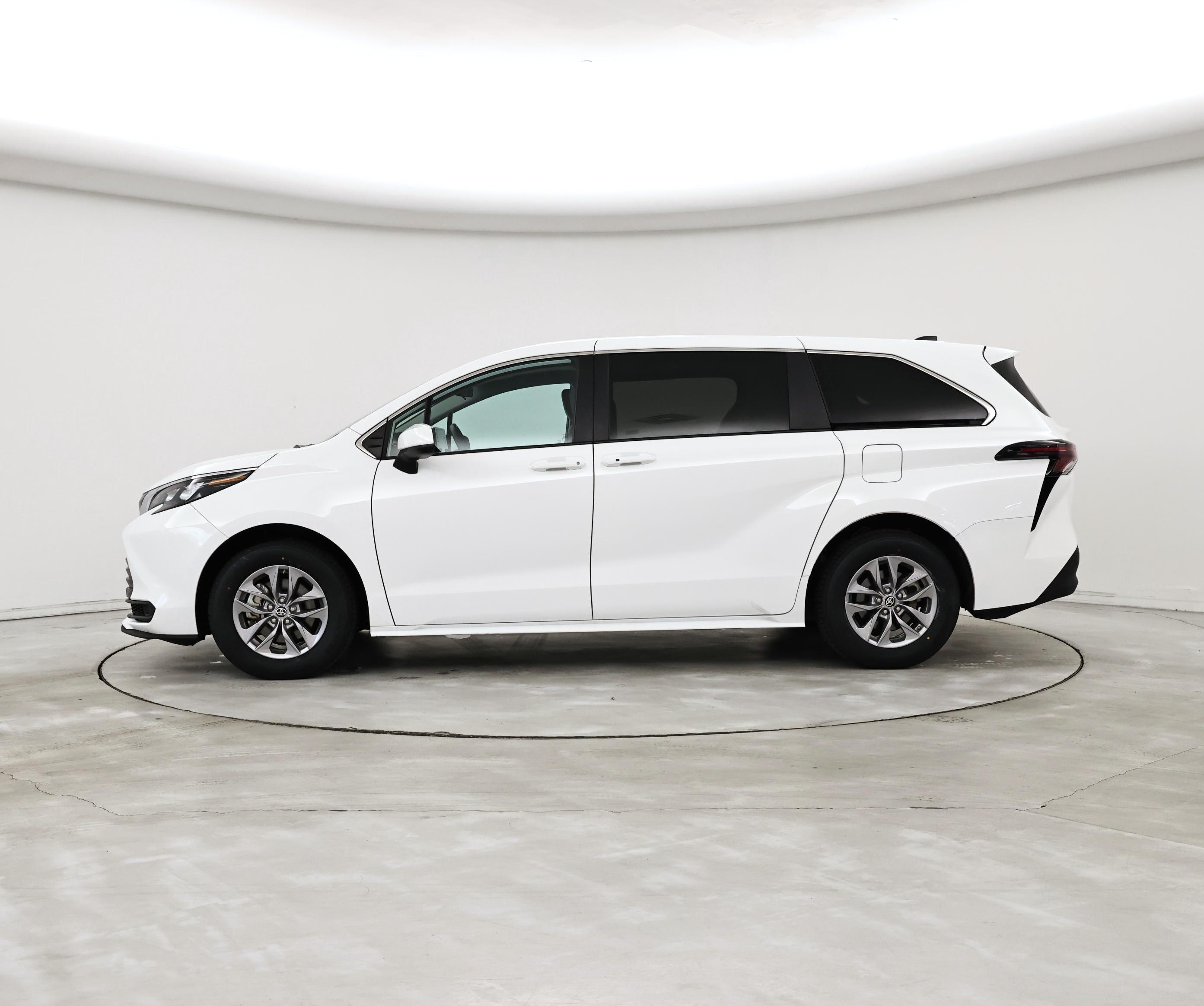 Thumbnail: 2024 Toyota Sienna - 3